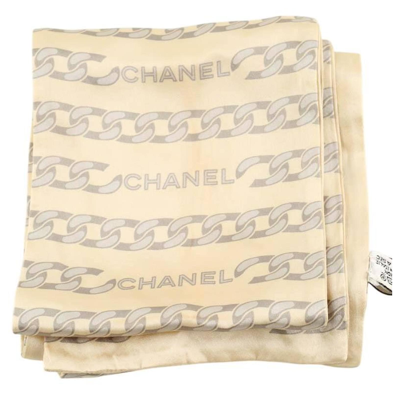Chanel Silk scarf Beige  ref.2318776