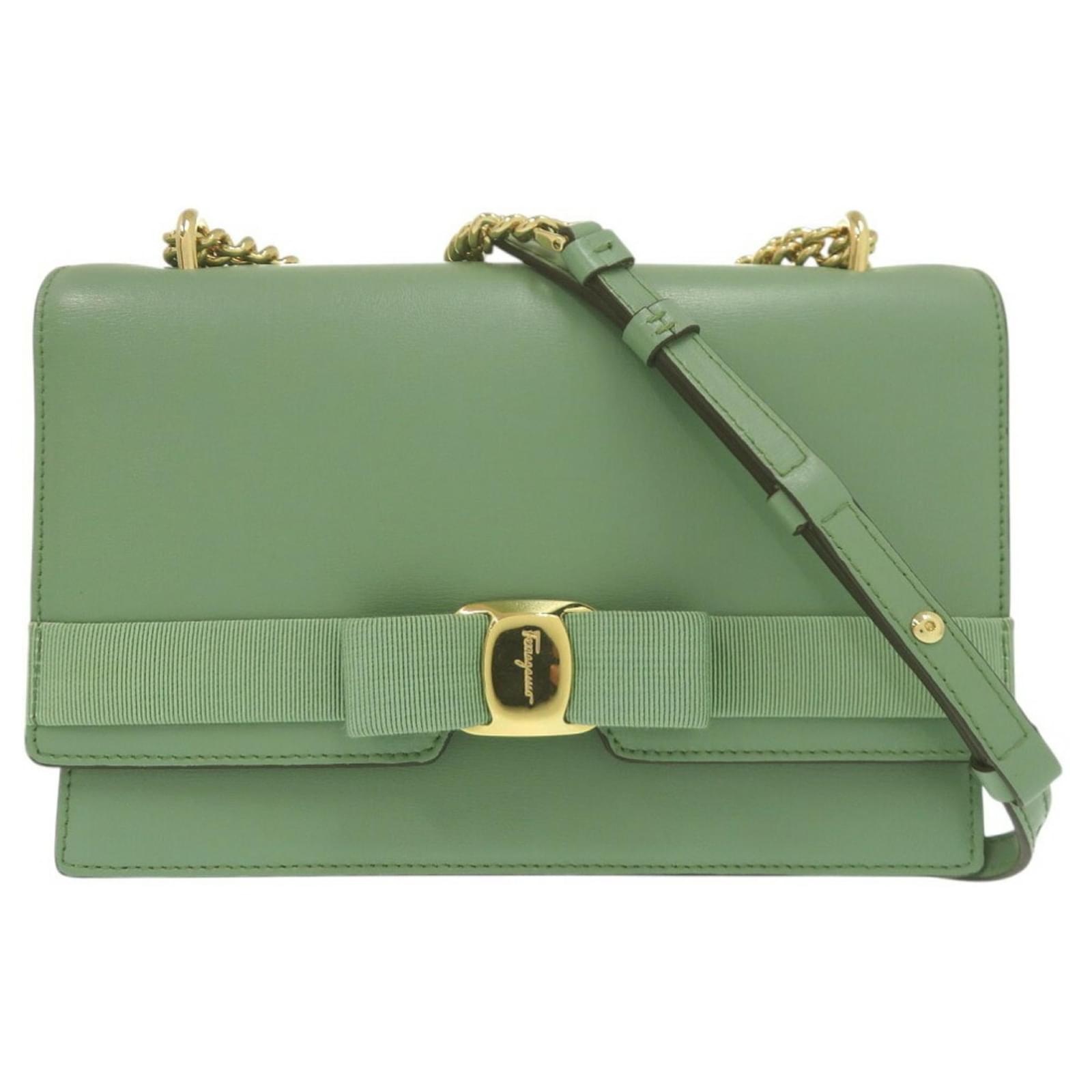 Salvatore Ferragamo Vara Chain Shoulder Bag Green Leather  ref.2324942