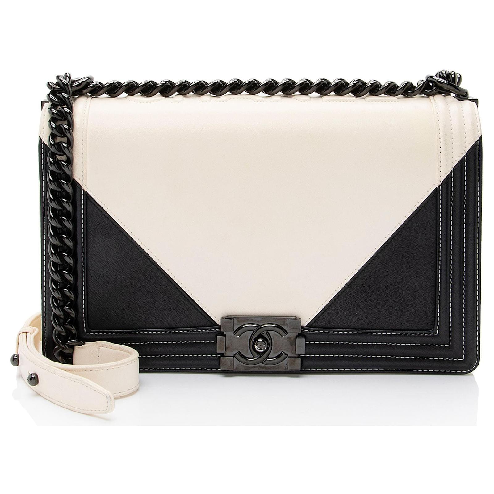 Chanel Leather Geometric Medium Boy Bag Black  ref.2326441