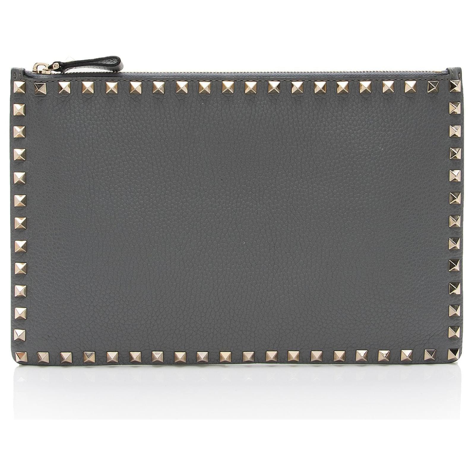 Valentino Garavani Valentino Leather Rockstud Large Flat Clutch Grey  ref.2326295