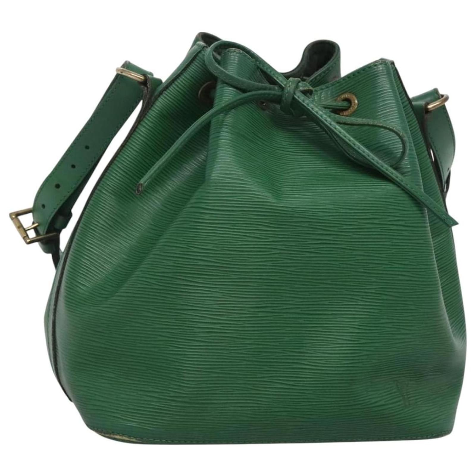 LOUIS VUITTON Epi Petit Noe Shoulder Bag Green M44104 LV Auth 127674 Leather  ref.2325378