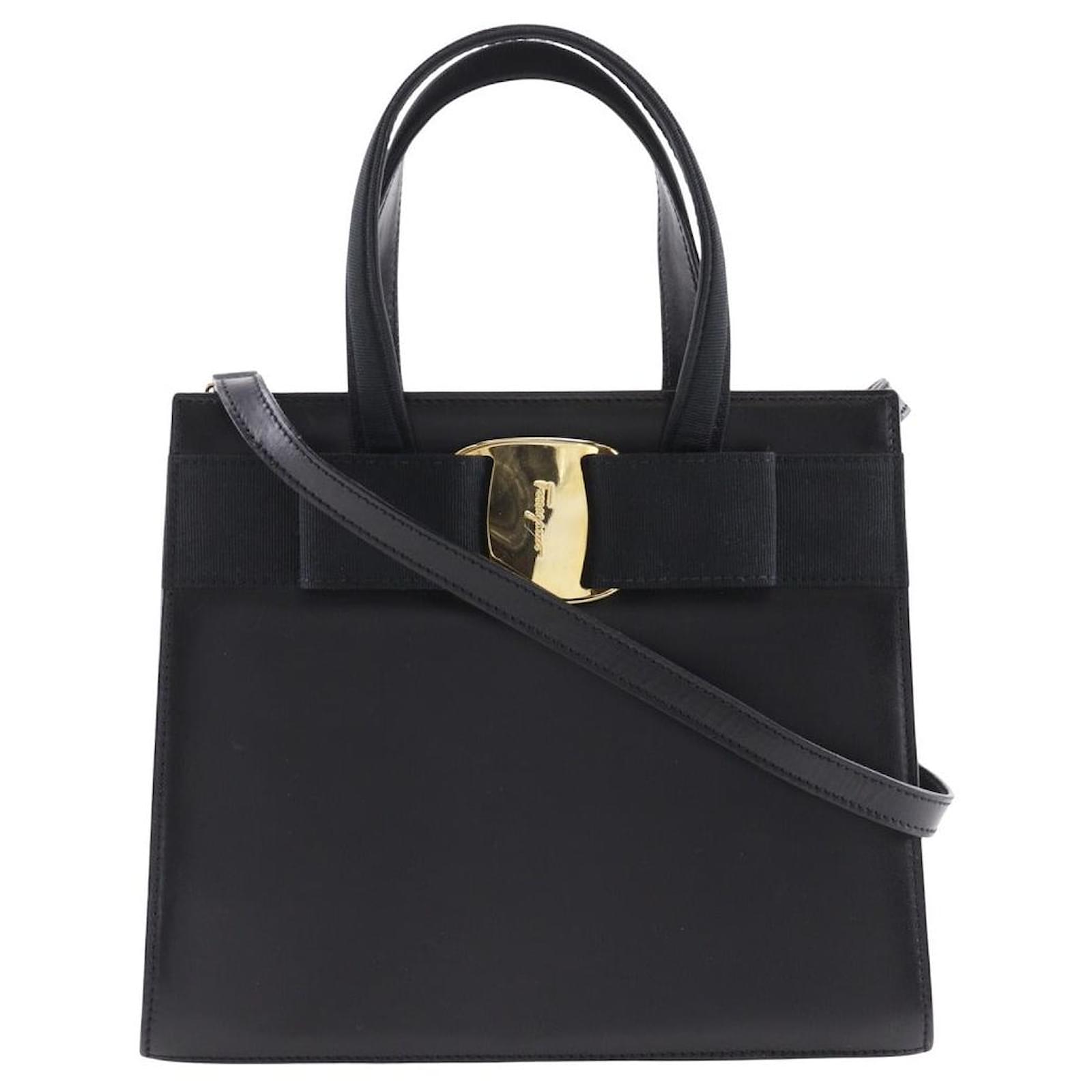 Salvatore Ferragamo Vara Ribbon Leather Handbag Black  ref.2321611
