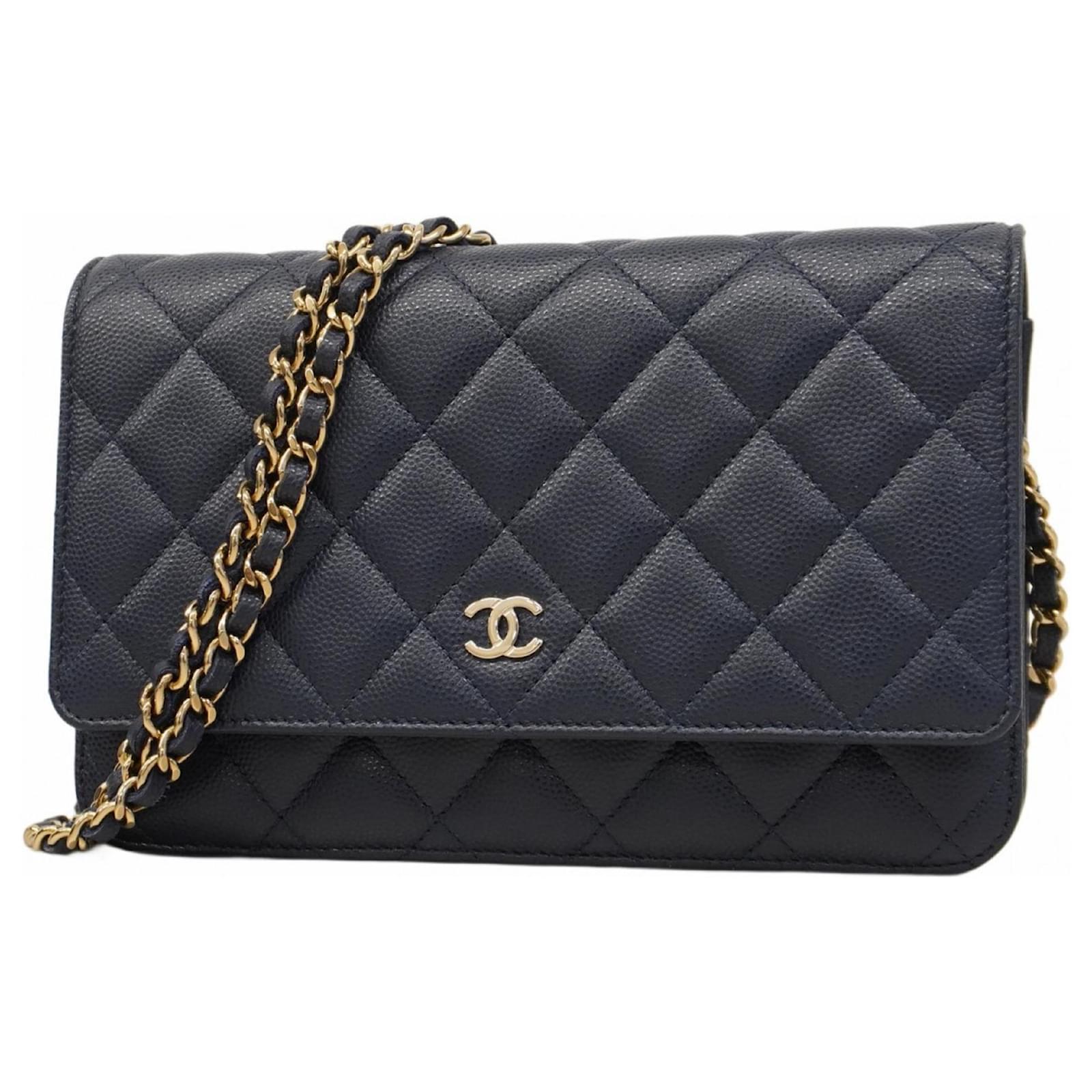 Chanel Navy Grained Calfskin Shoulder Wallet Navy blue  ref.2321267