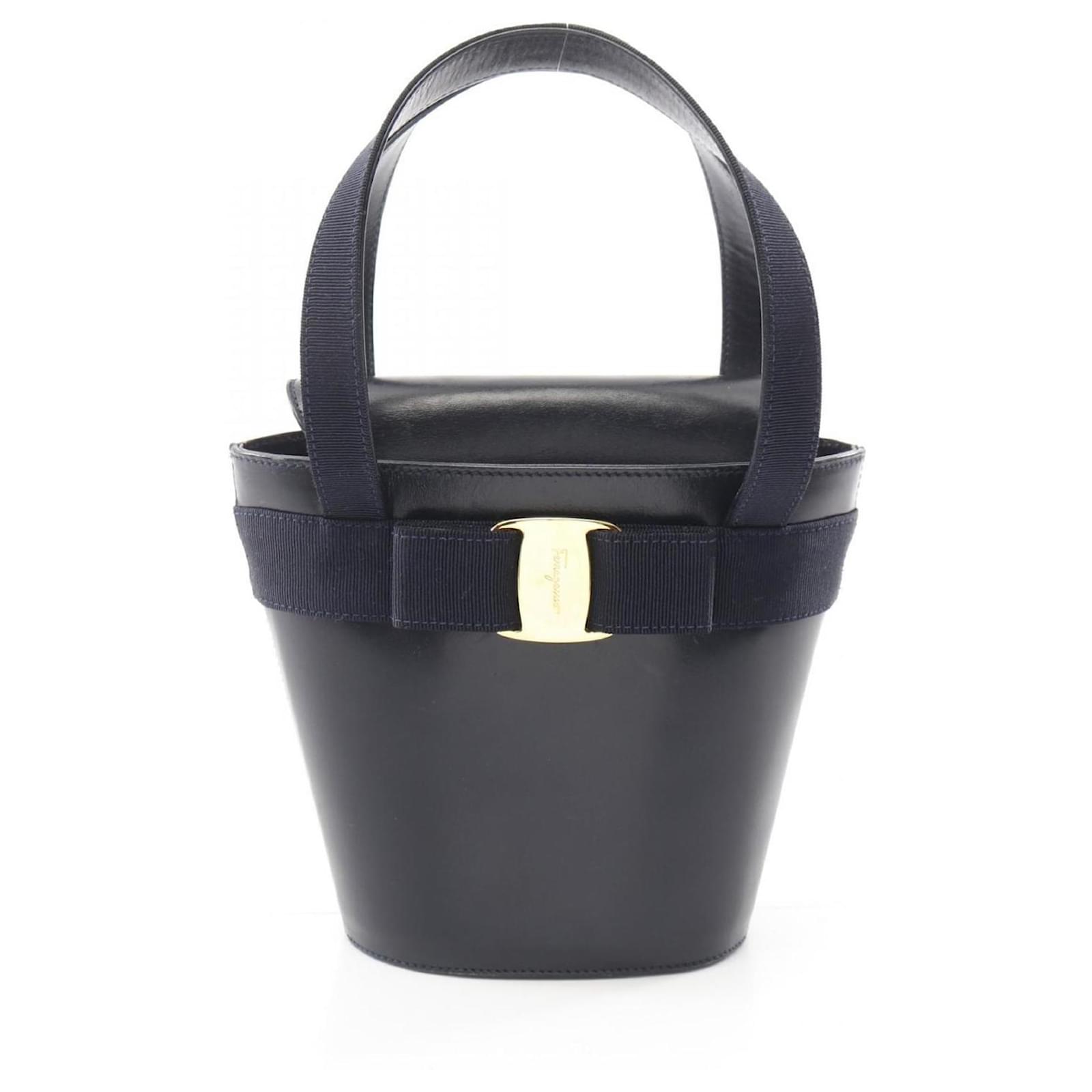 Salvatore Ferragamo Vara Ribbon Handbag Navy blue Leather  ref.2321233