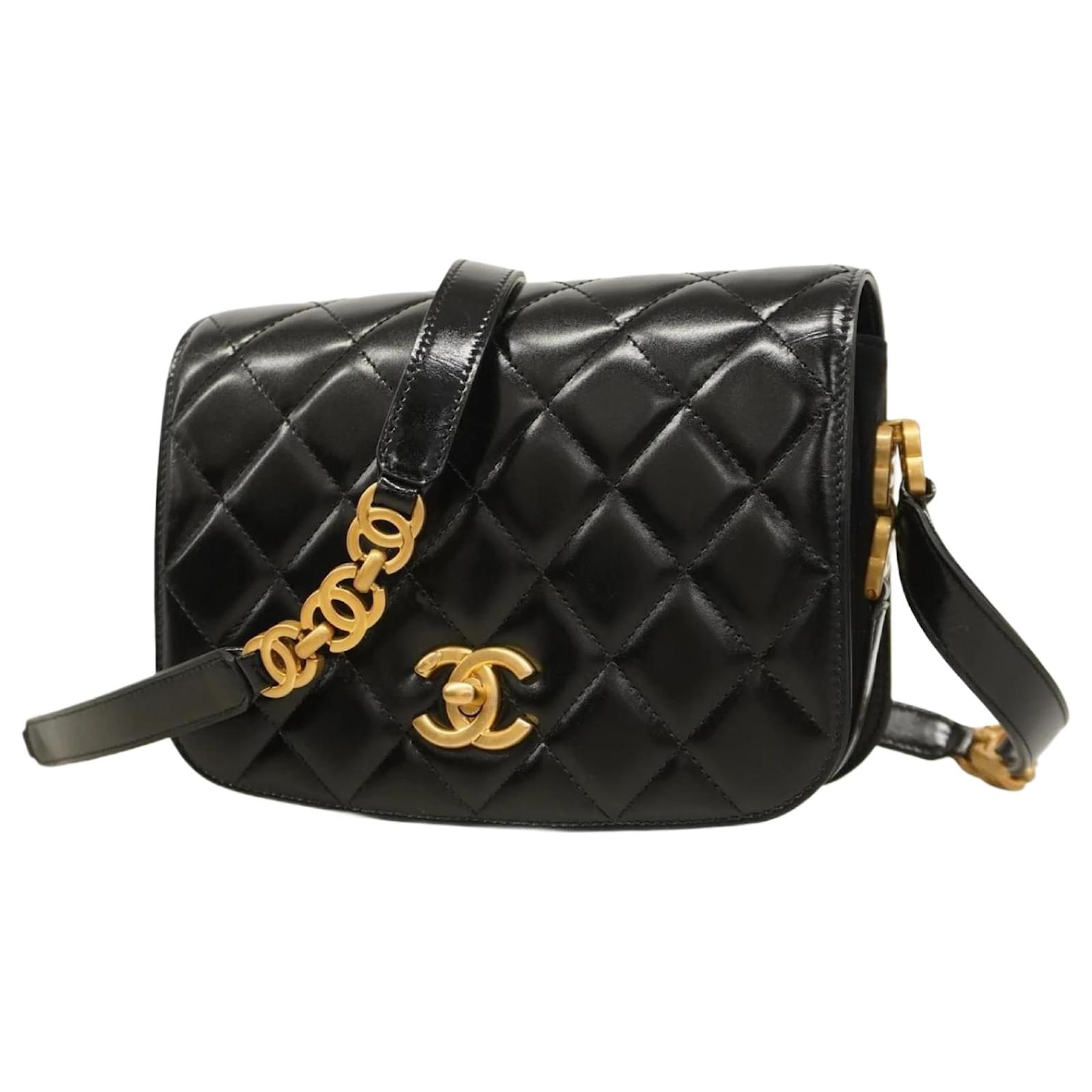 Chanel Black Calfskin Shoulder Bag Leather  ref.2321109
