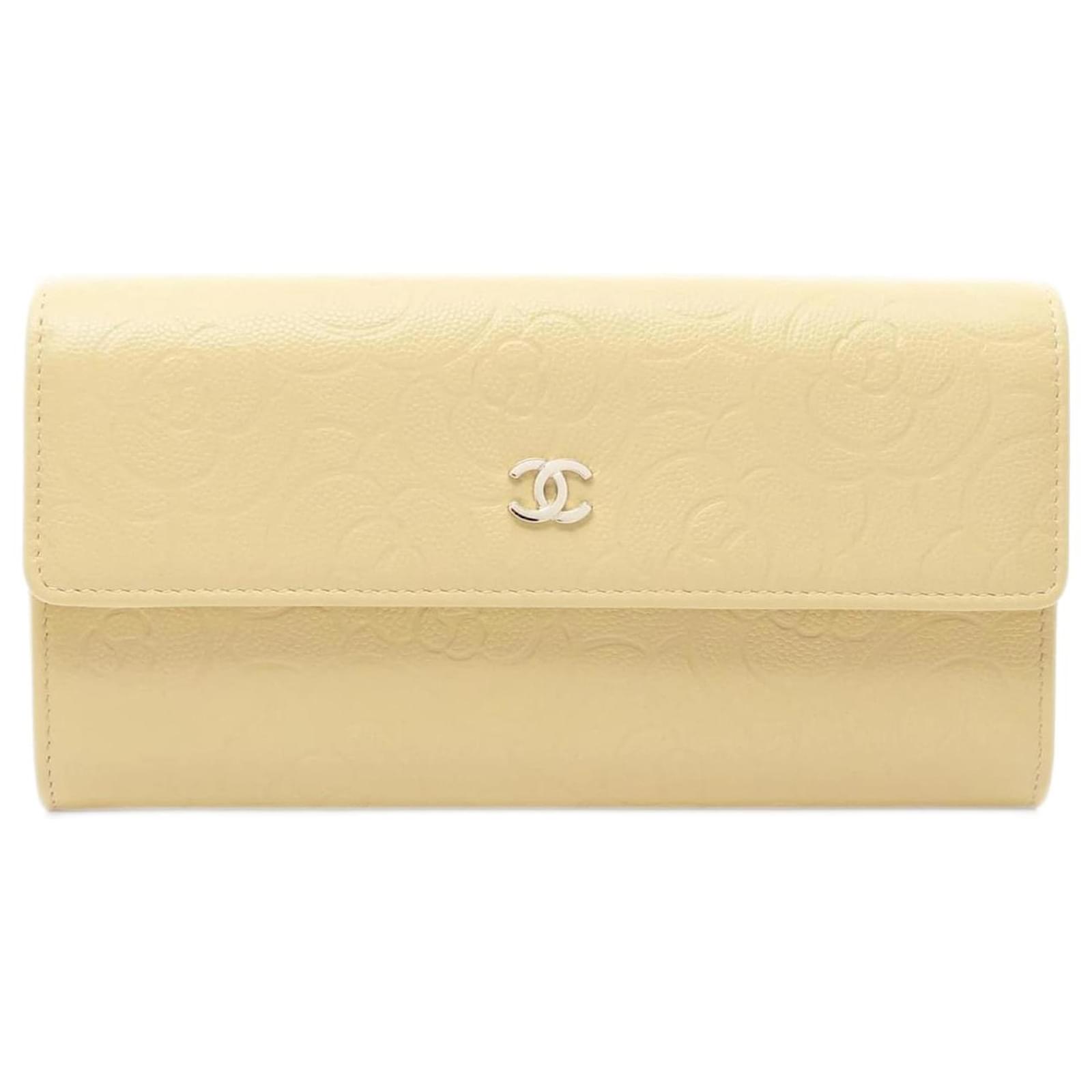 Chanel Camellia Bi-fold Long Wallet Yellow Leather  ref.2320786