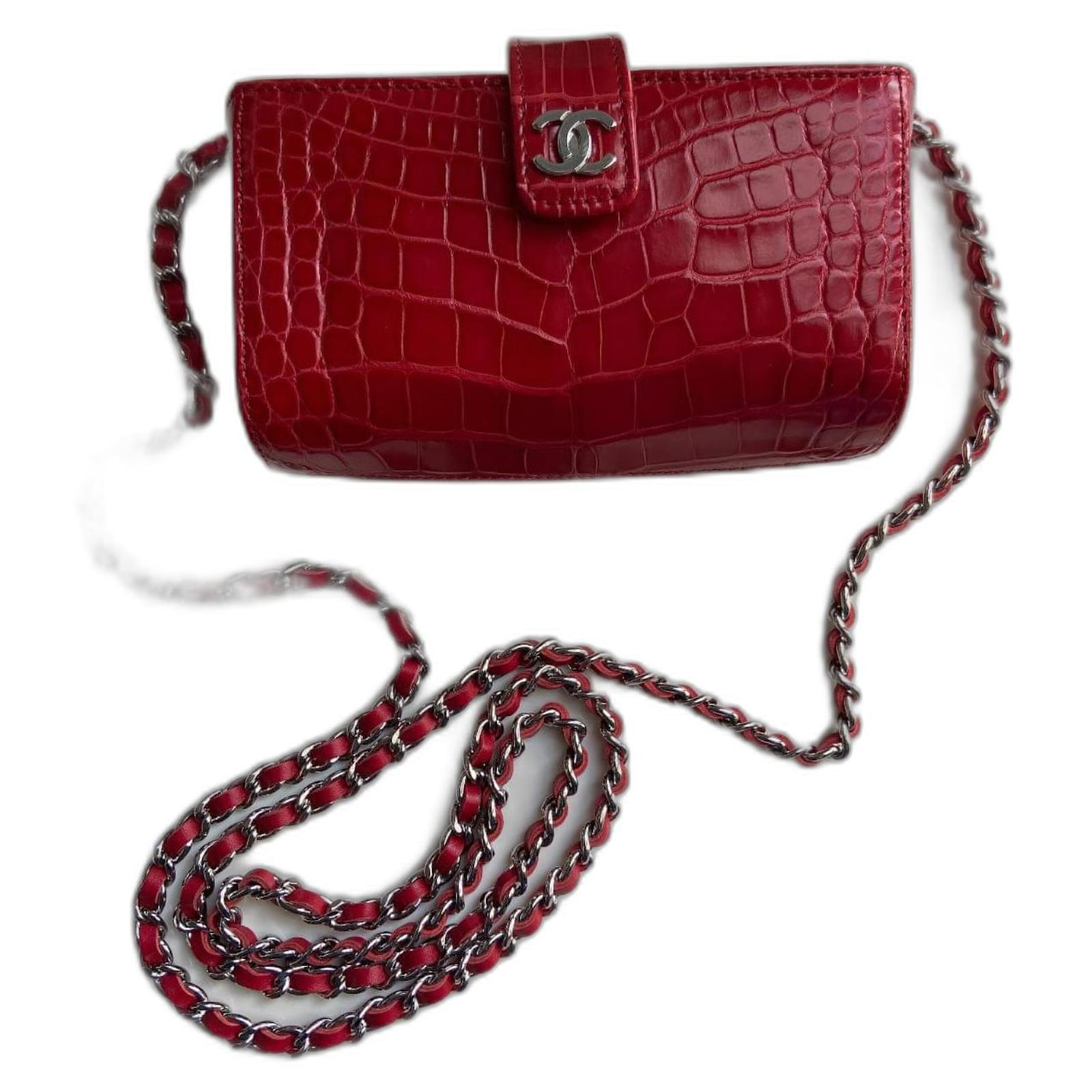 Chanel alligator clutch Red Exotic leather  ref.2323013
