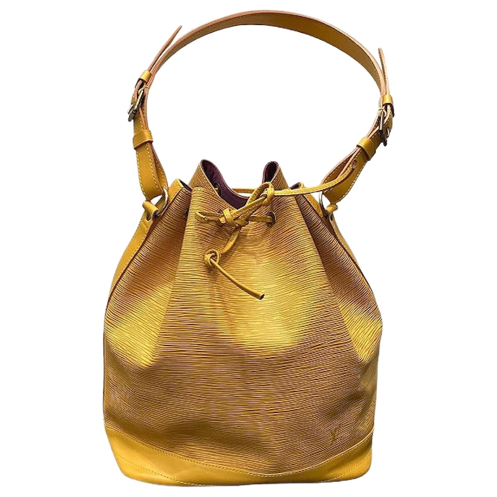Louis Vuitton Petit Noe Epi Shoulder Bag Black Leather  ref.2323376
