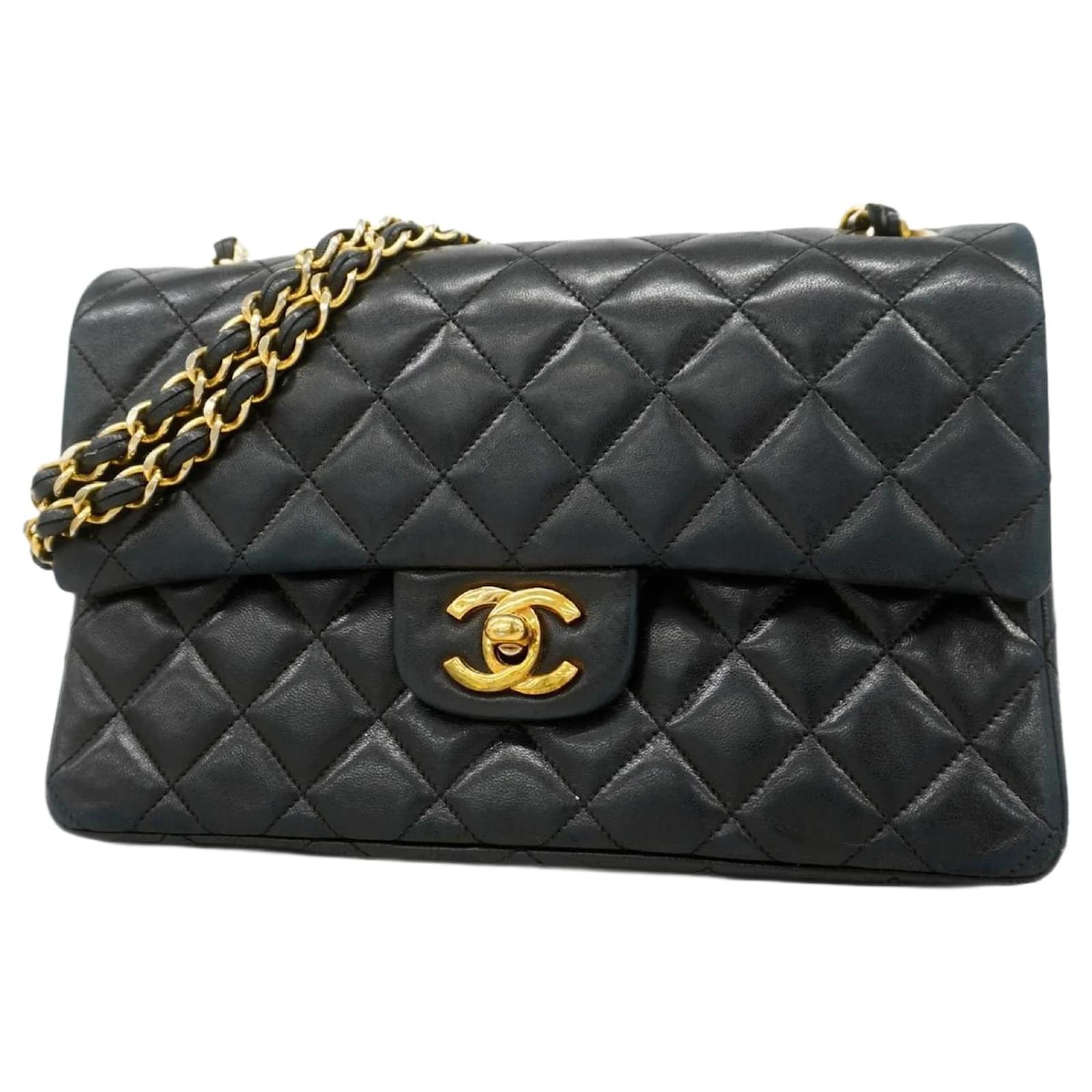 Chanel Black Lambskin Shoulder Bag Leather  ref.2268151