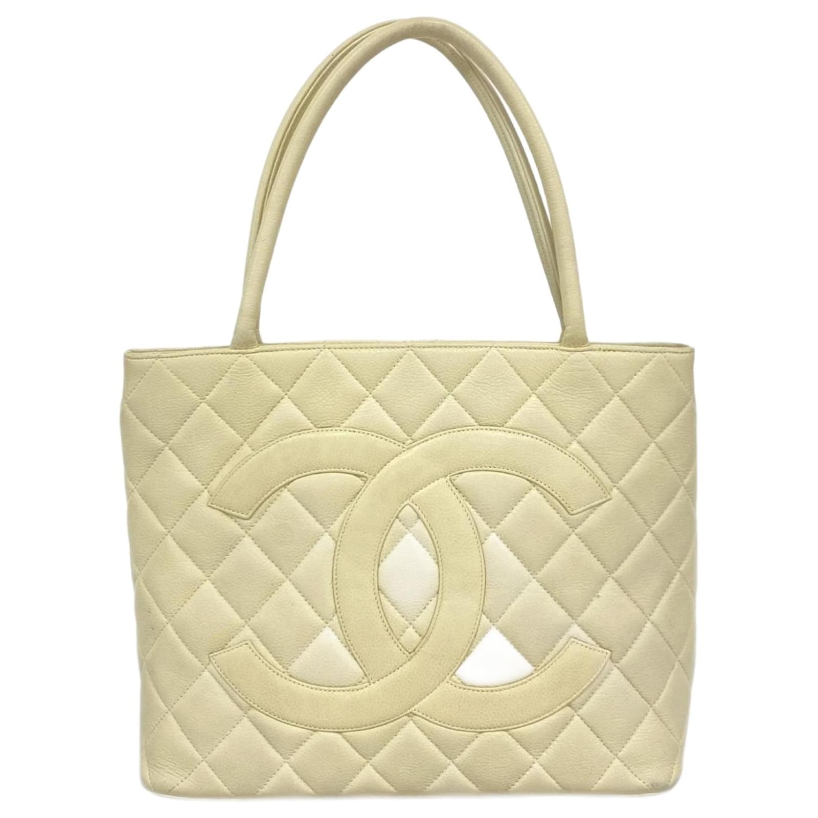Chanel Ivory Grained Calfskin Tote Bag Cream  ref.2253331