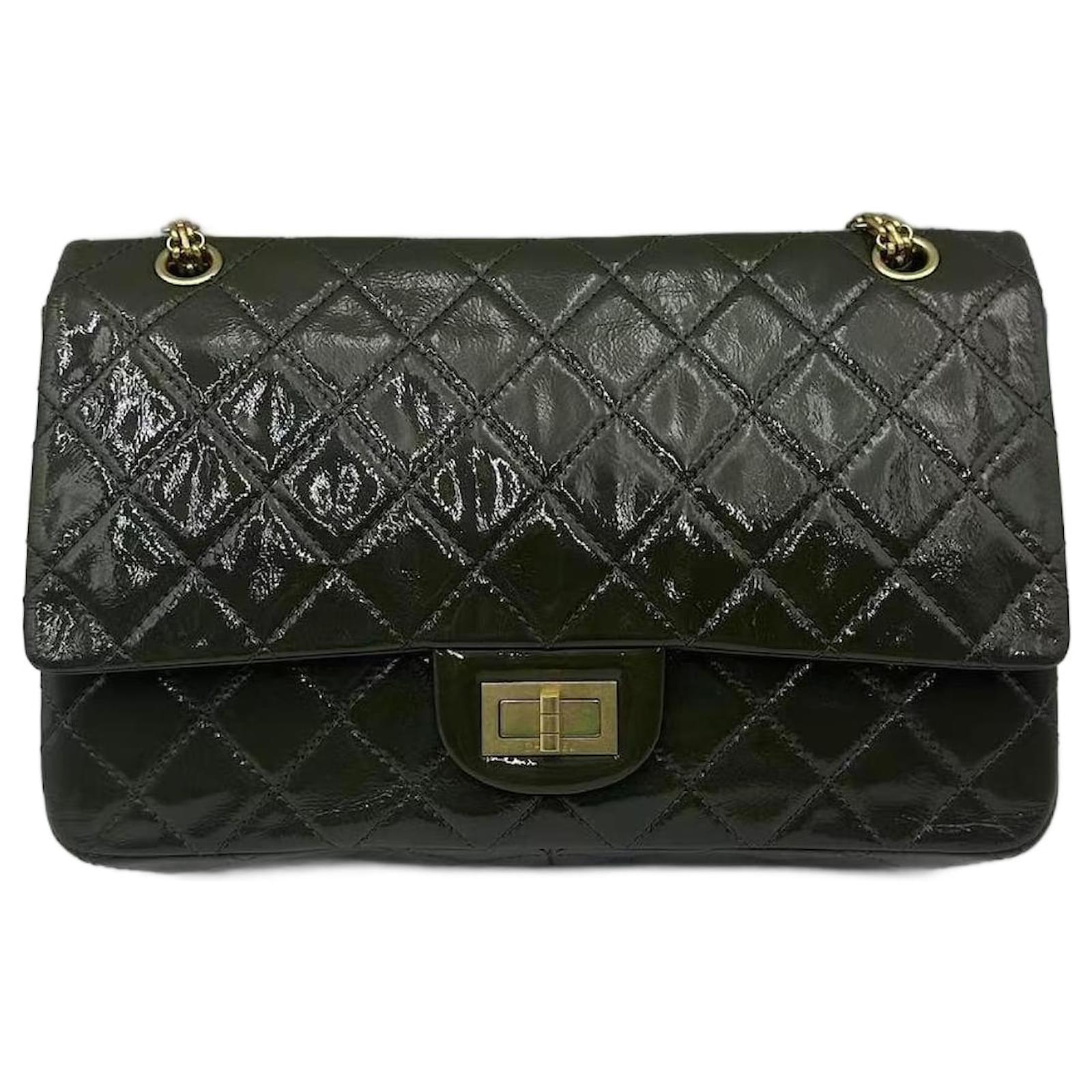 Chanel Handbags Grey Patent leather  ref.2318108