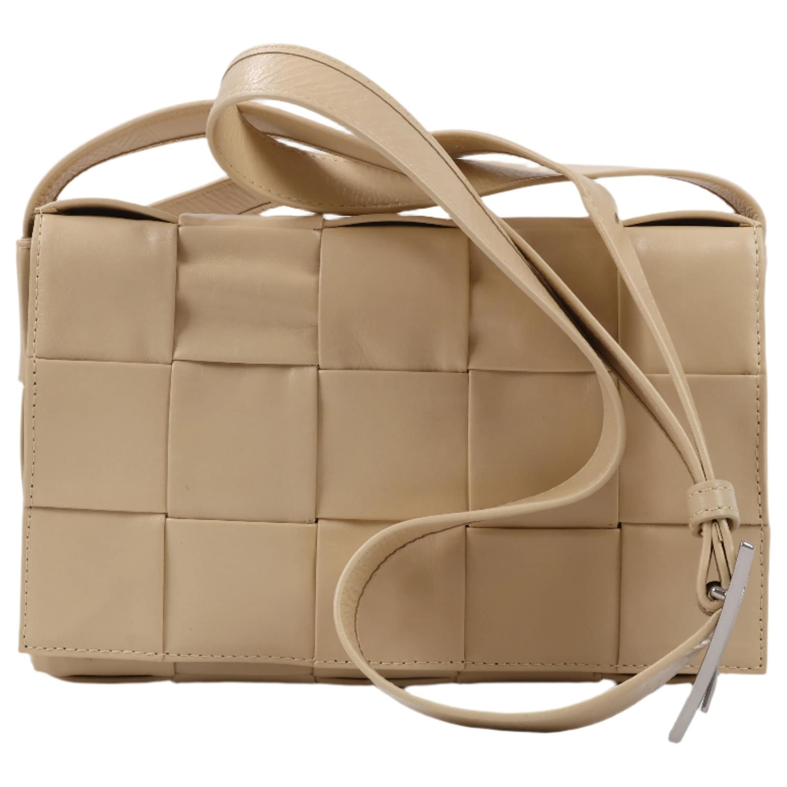 Bottega Veneta Maxi Intrecciato Cassette Leather Shoulder Bag in Beige  ref.2319819