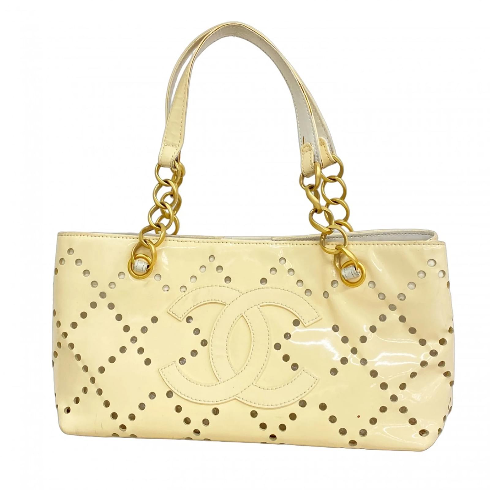 Chanel Ivory Patent Leather Shoulder Bag Cream  ref.2318274