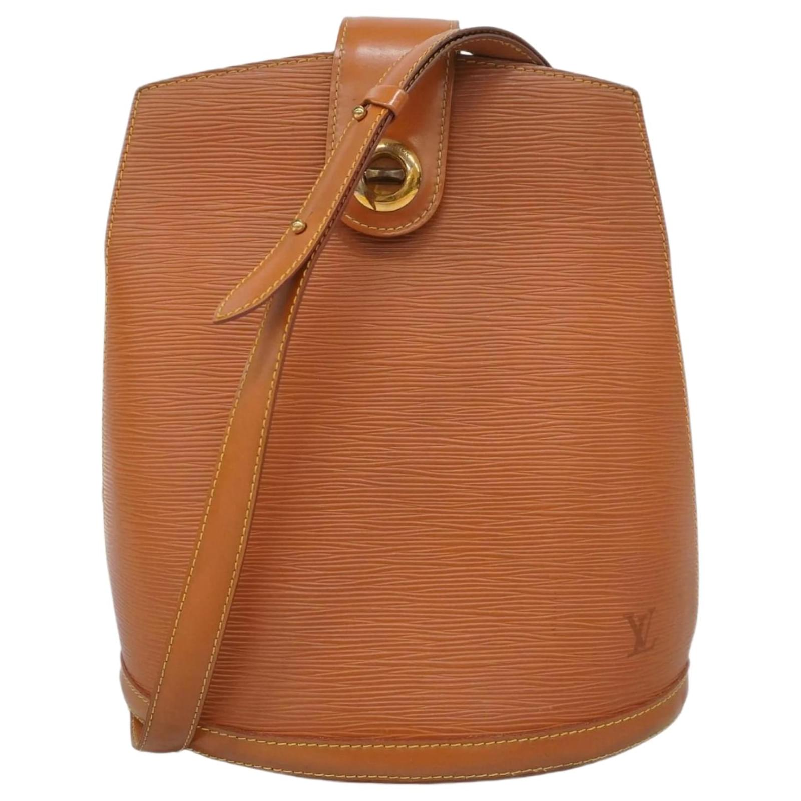 Louis Vuitton Epi Cluny Shoulder Bag Golden  ref.2318055
