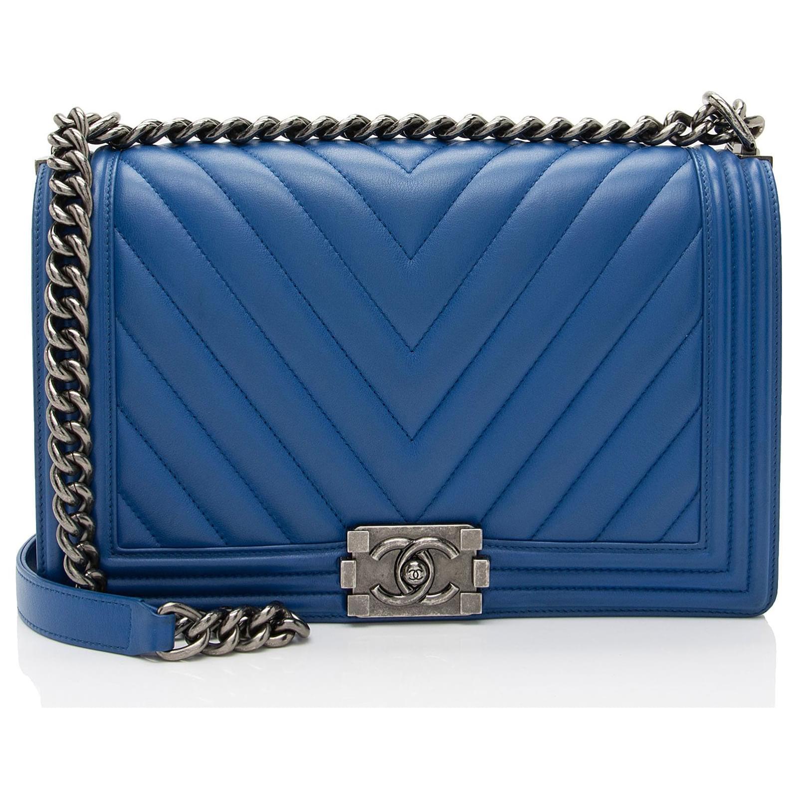 Chanel Chevron Lambskin New Medium Boy Bag Blue Leather  ref.2317478