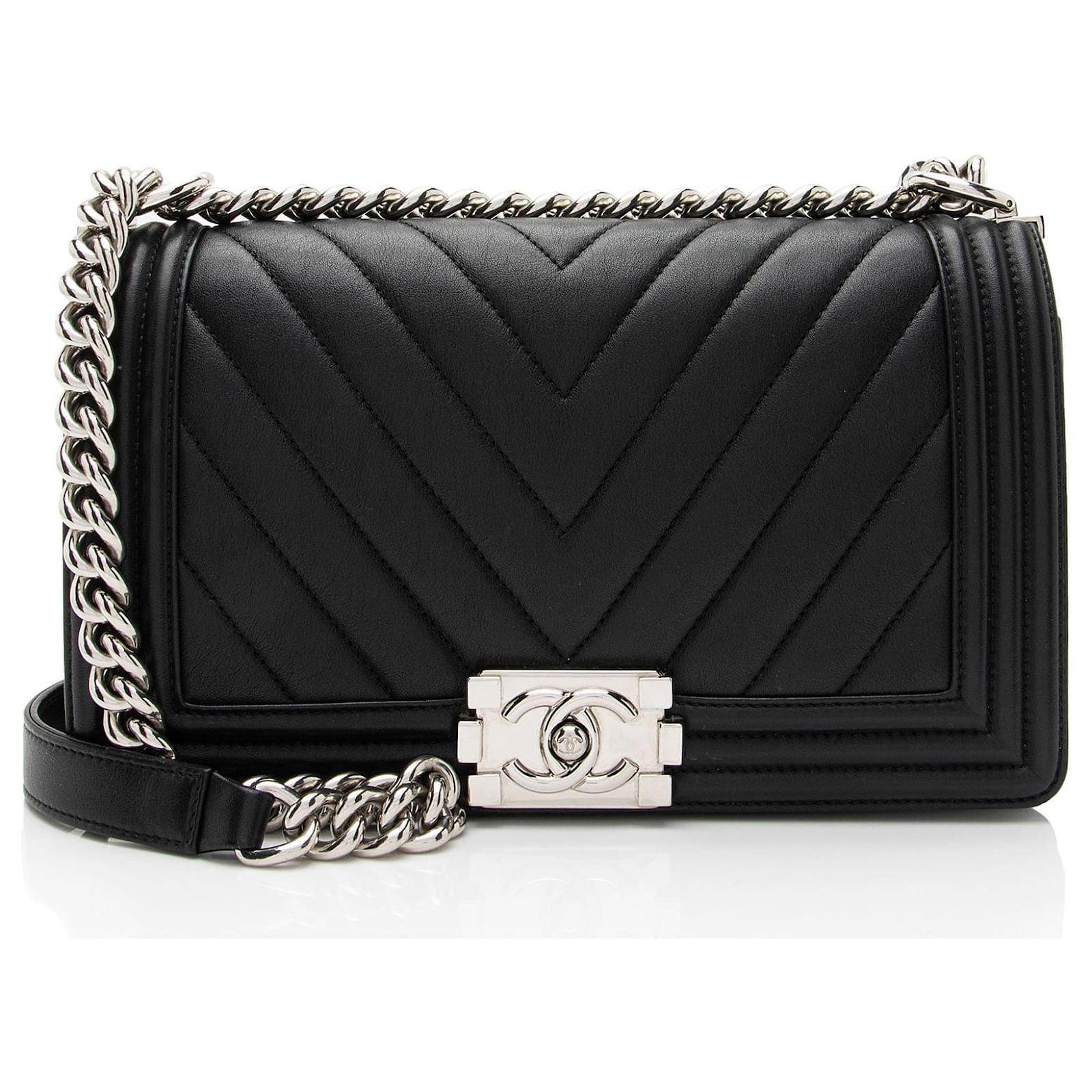 Chanel Chevron Lambskin Old Medium Boy Bag Black Leather  ref.2317421