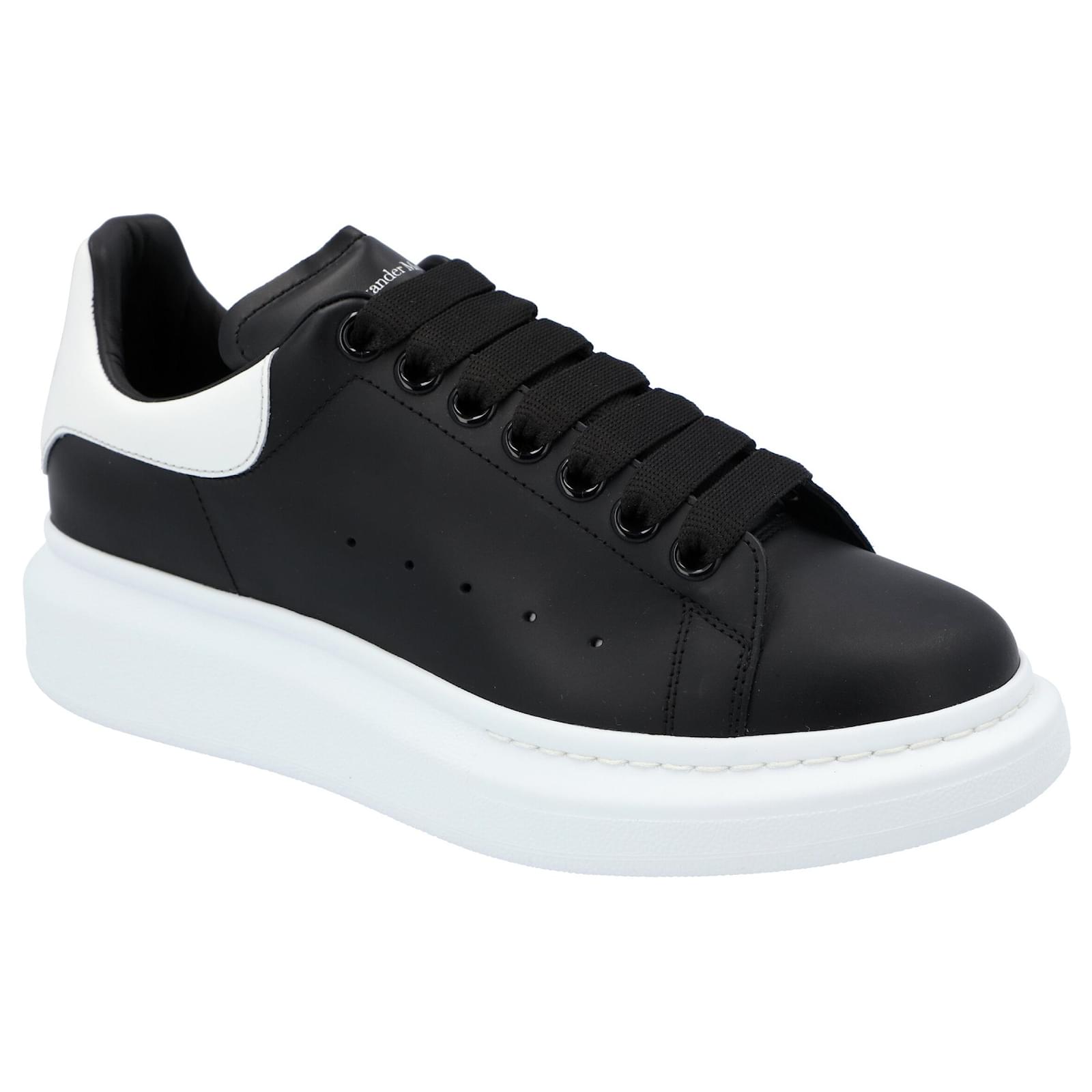 Alexander McQueen Womens Oversized Sneaker 'Larry' in Black/white Leather  ref.1595015
