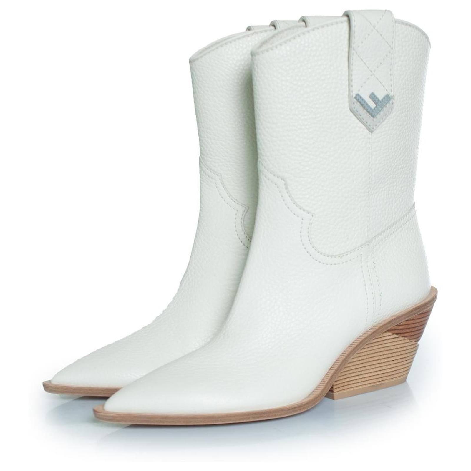 Autre Marque Fendi, Cowboy leather ankle boots in white  ref.2318872