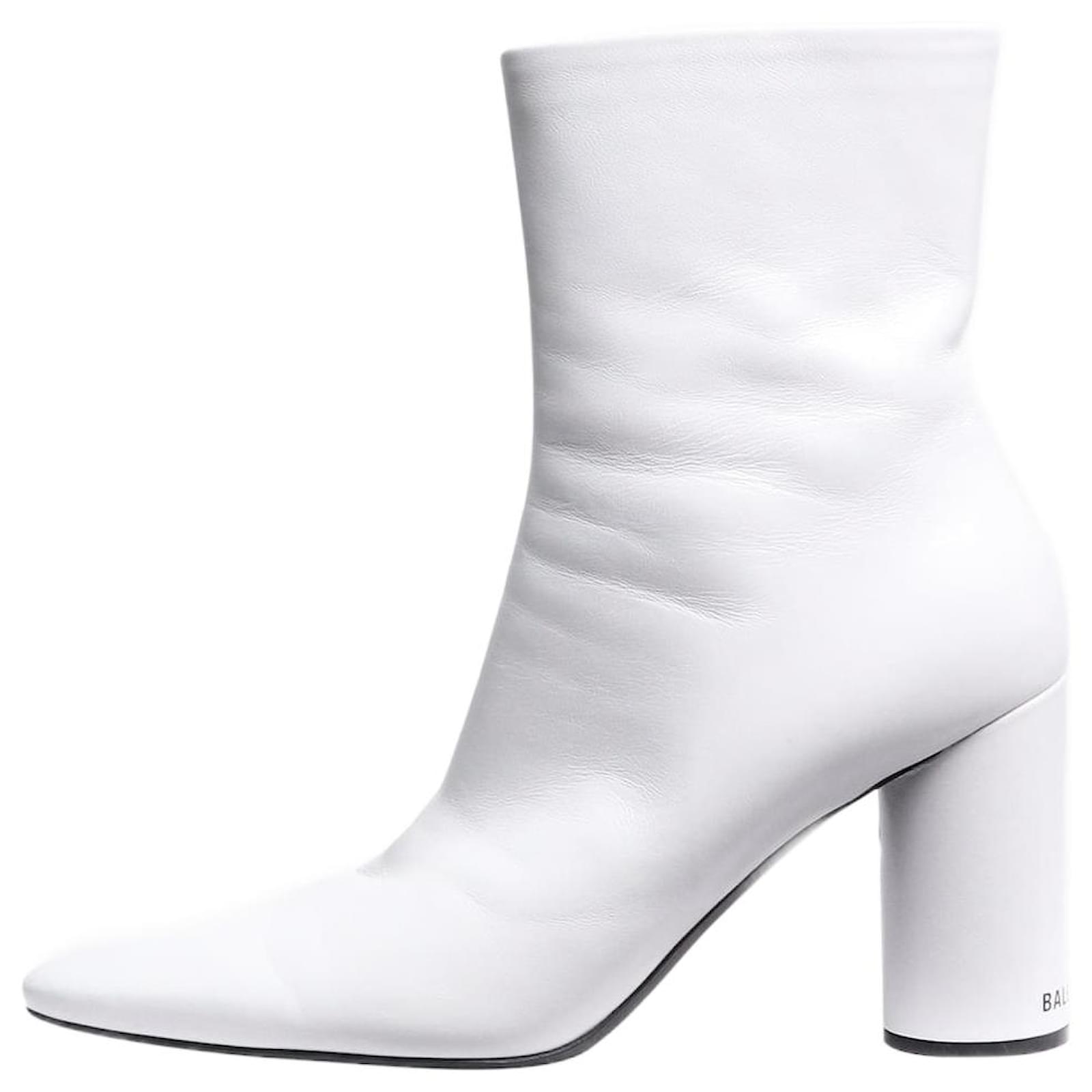 Balenciaga White Oval leather ankle boots - size EU 40  ref.1892375