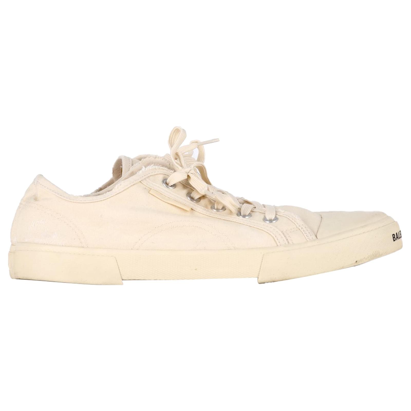 Everyday  Balenciaga Paris Distressed Low-Top Sneakers in Cream Canvas White Cloth  ref.2326057