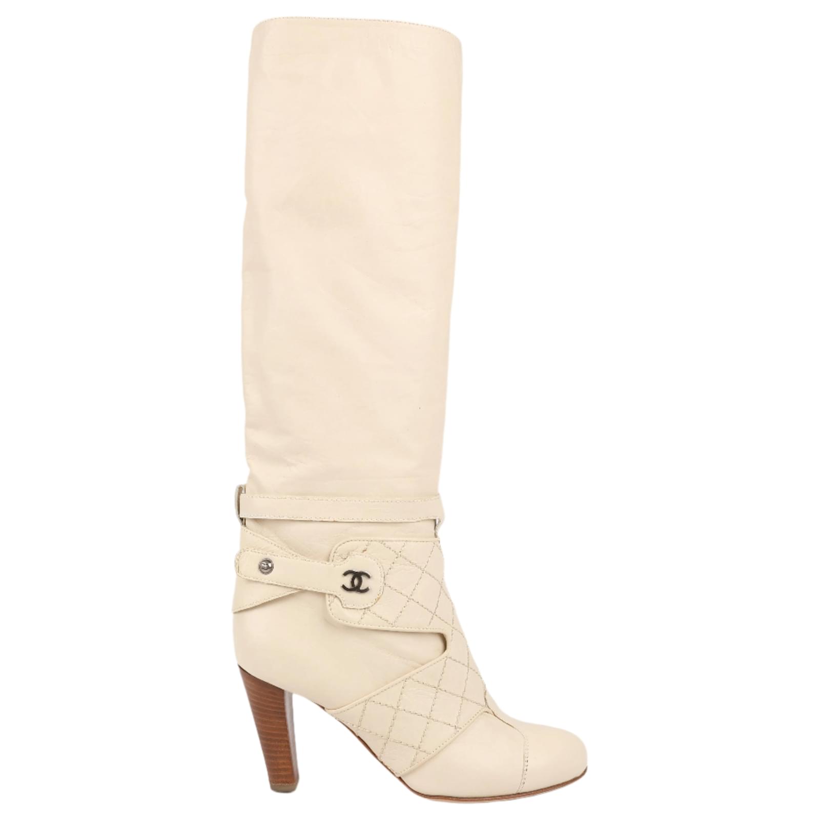 Timeless Chanel Coco Mark Matelasse 06A Leather Long Boots in Ivory G25325, Size 38.5 EU Beige  ref.2320117