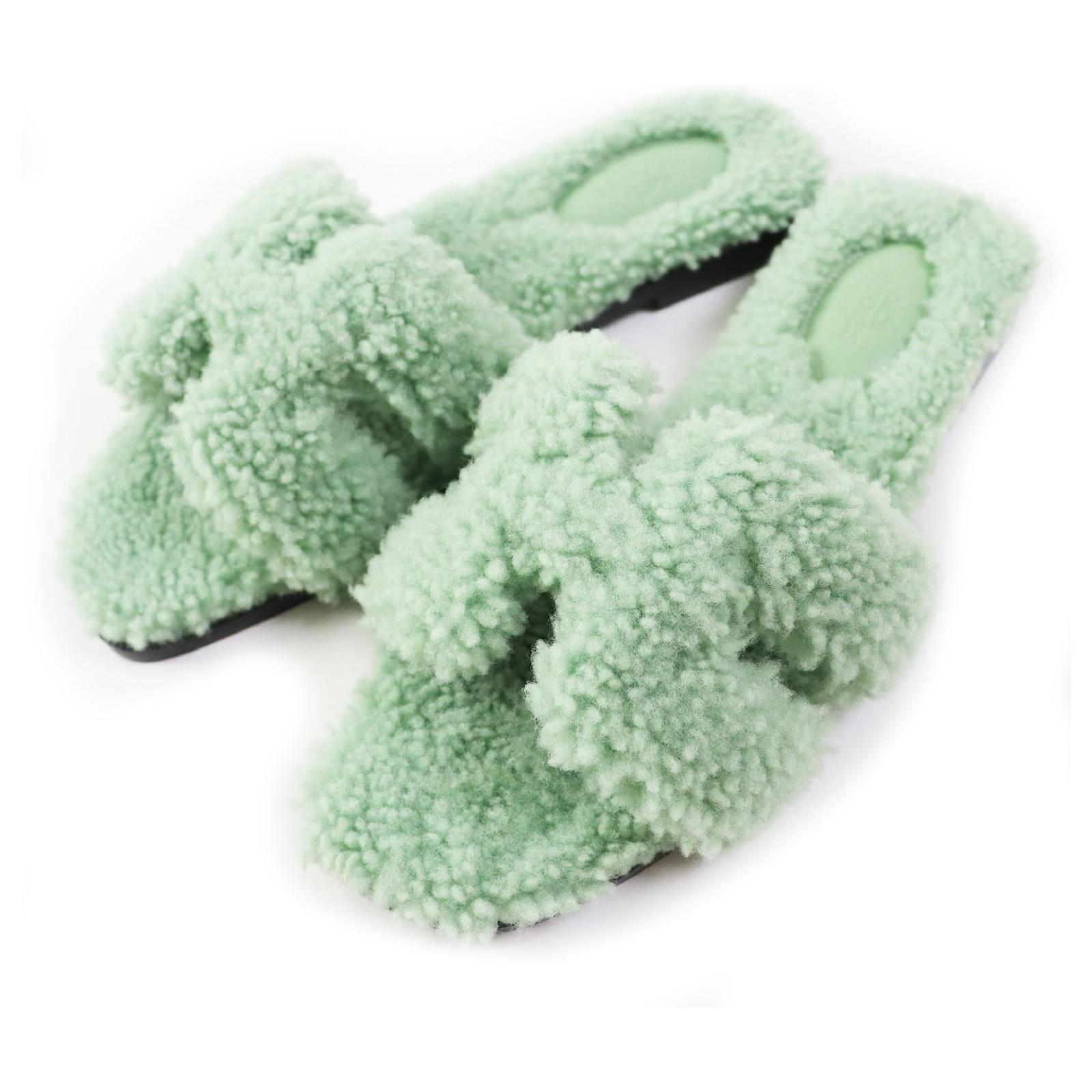 Hermès HERMES Oran Lamb Fur Sandals Light Green  ref.1698411