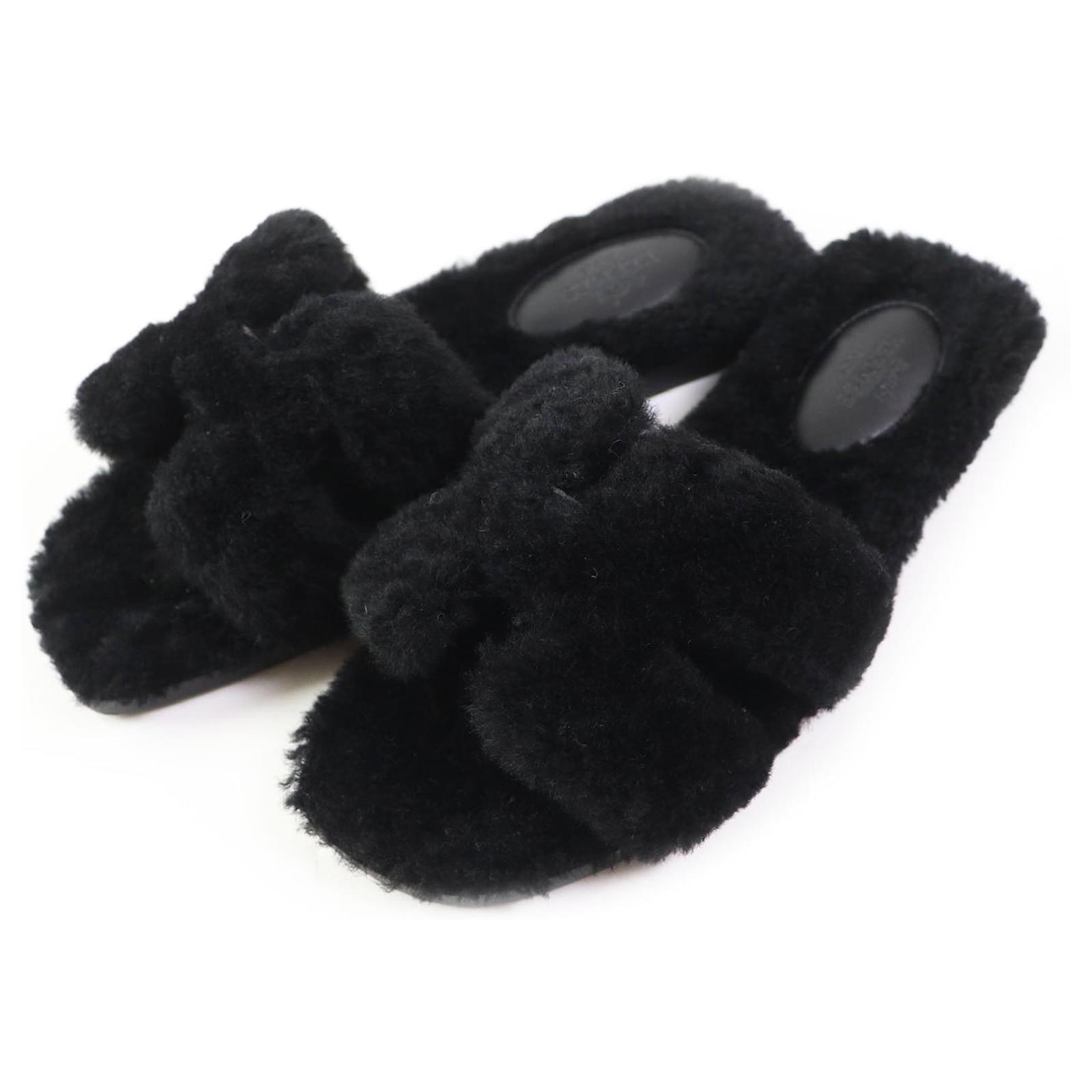Hermès Hermes Oran Lamb Fur Flats Sandals Black  ref.1698397