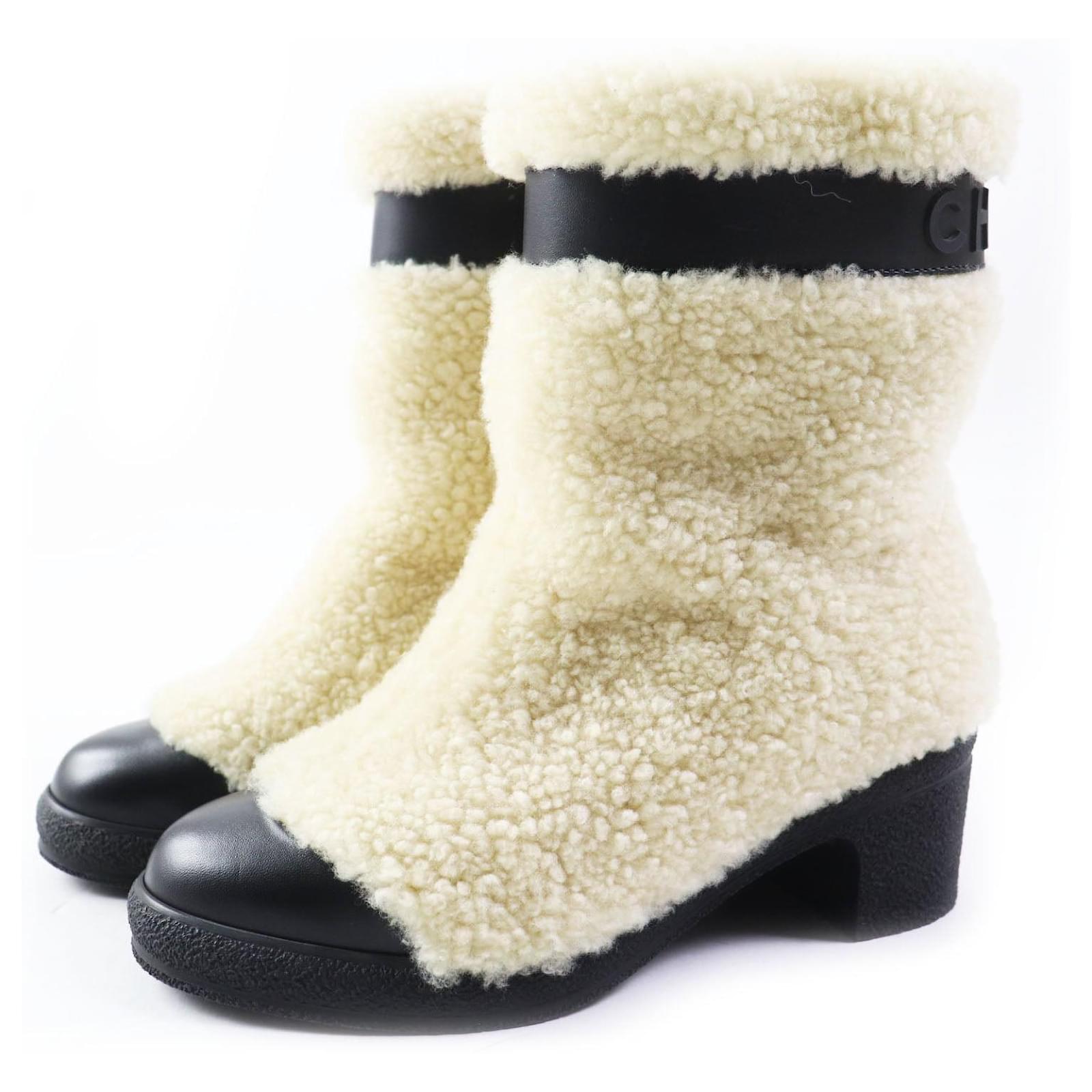 Chanel Logo Sheepskin Leather Boots 34.5  ref.1699470