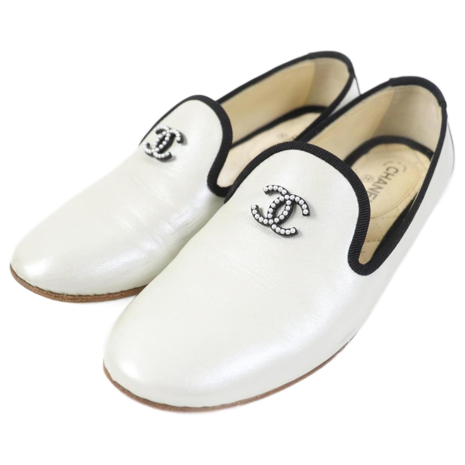 Chanel COCO Mark Leather Shoes White Black 35  ref.1707105