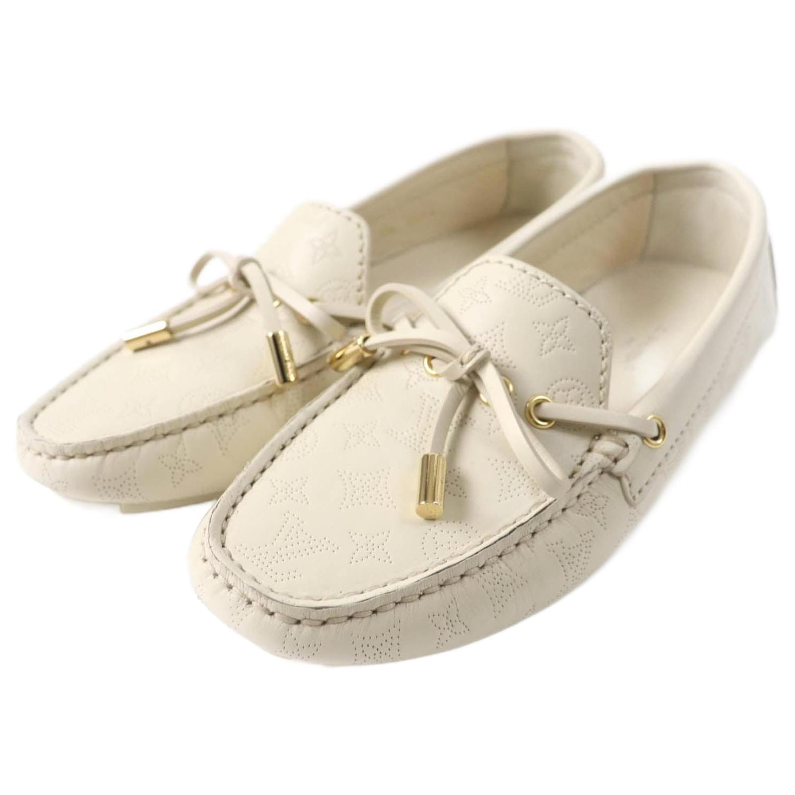 Louis Vuitton Gloria Lyne Monogram Leather Loafers Beige  ref.2289647
