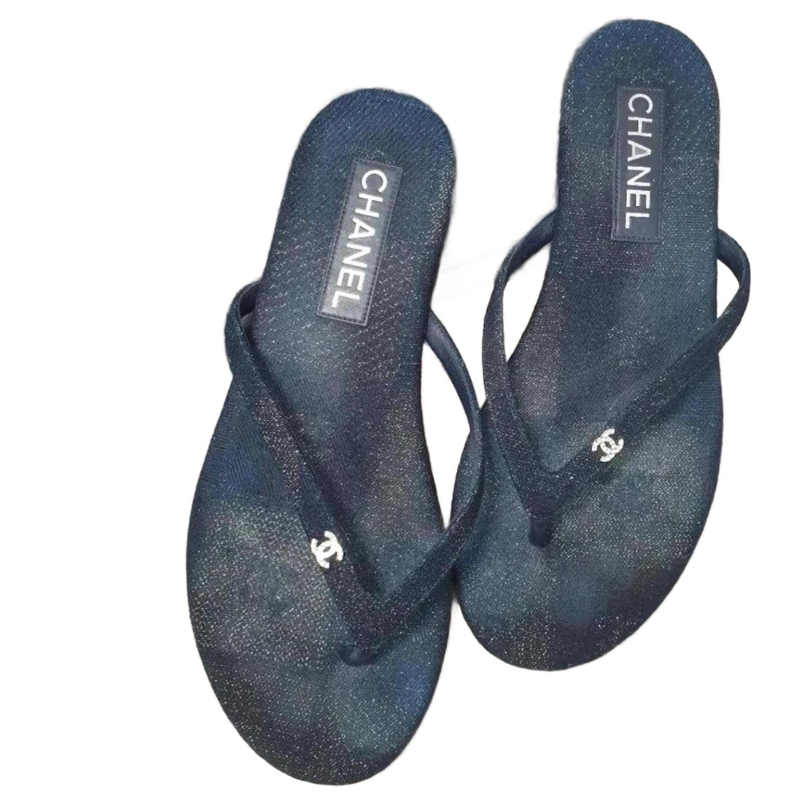 Chanel CC Crystal Shimmer Denim Thong Sandals  Sz.39,5 Blue Rubber  ref.2251874