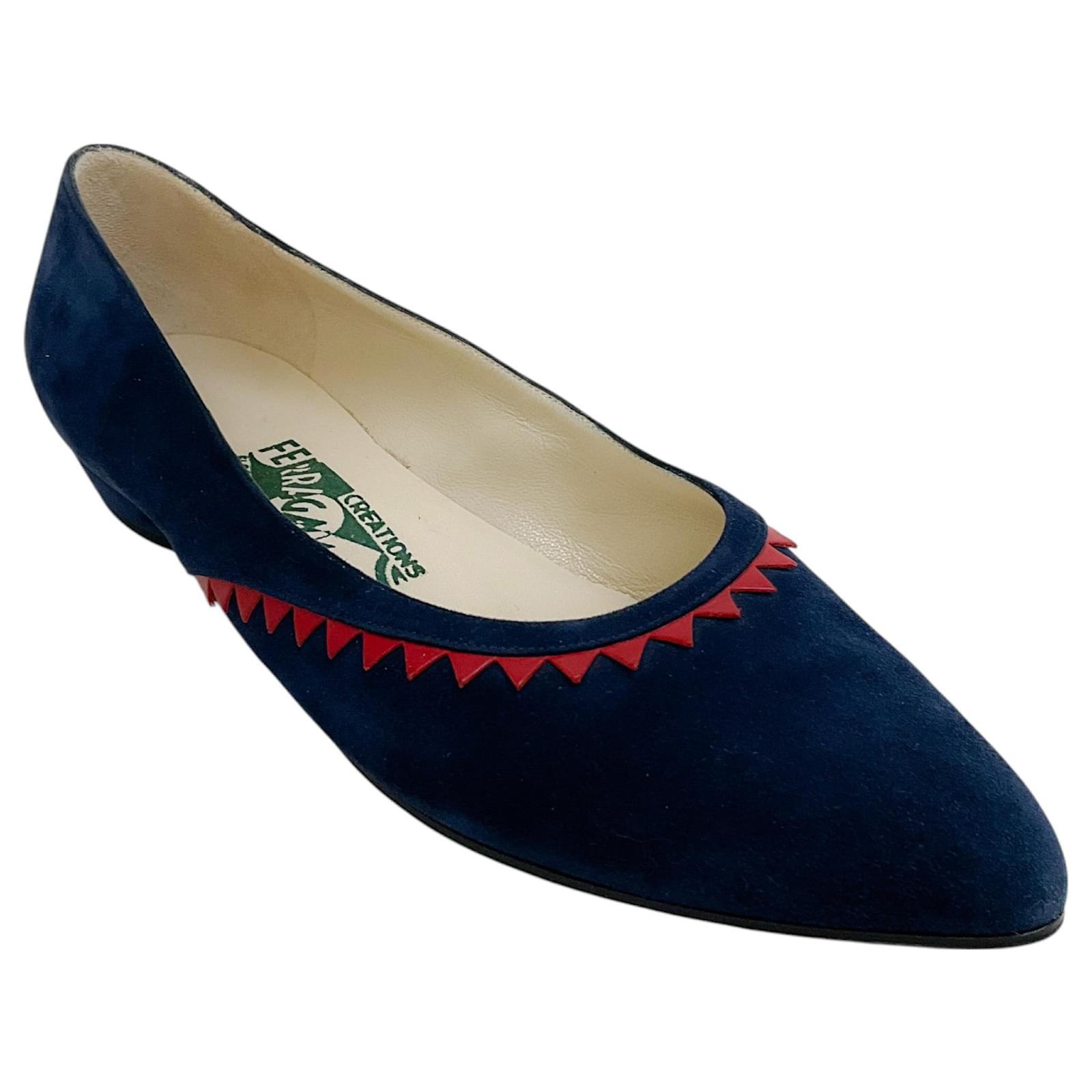 Salvatore Ferragamo Navy Blue Suede Limited Edition 1962 Archives Flats with Red Detail  ref.2252573