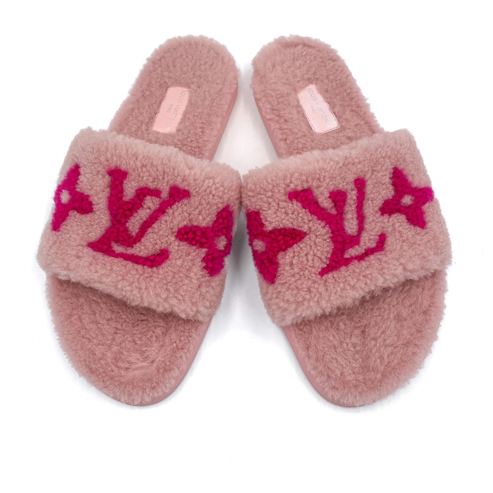 Louis Vuitton Shearling Slippers Fabric Flat Mule 39 Pink Cloth  ref.2235215