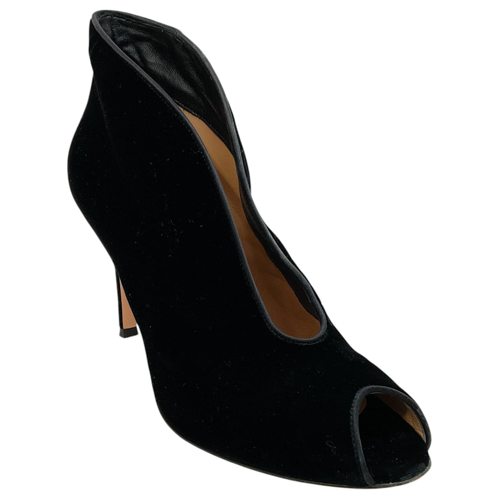 Gianvito Rossi Black Velvet Deep V Cutout Shootie  ref.2229721