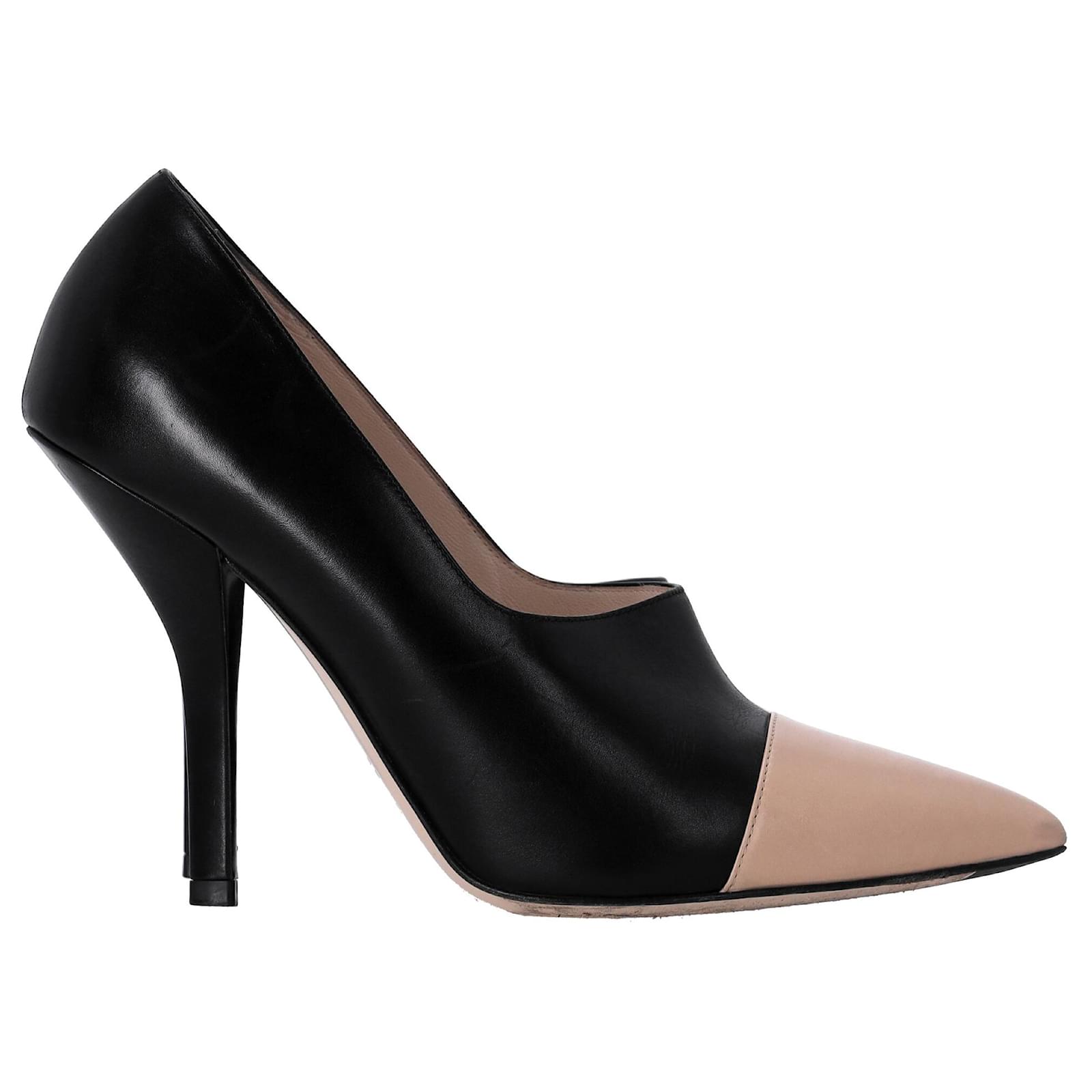  Fendi Pointed Pumps in Black and Nude Leather  ref.2043848