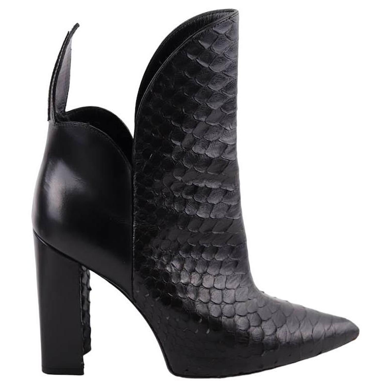Louis Vuitton Leather boots Black  ref.1718425