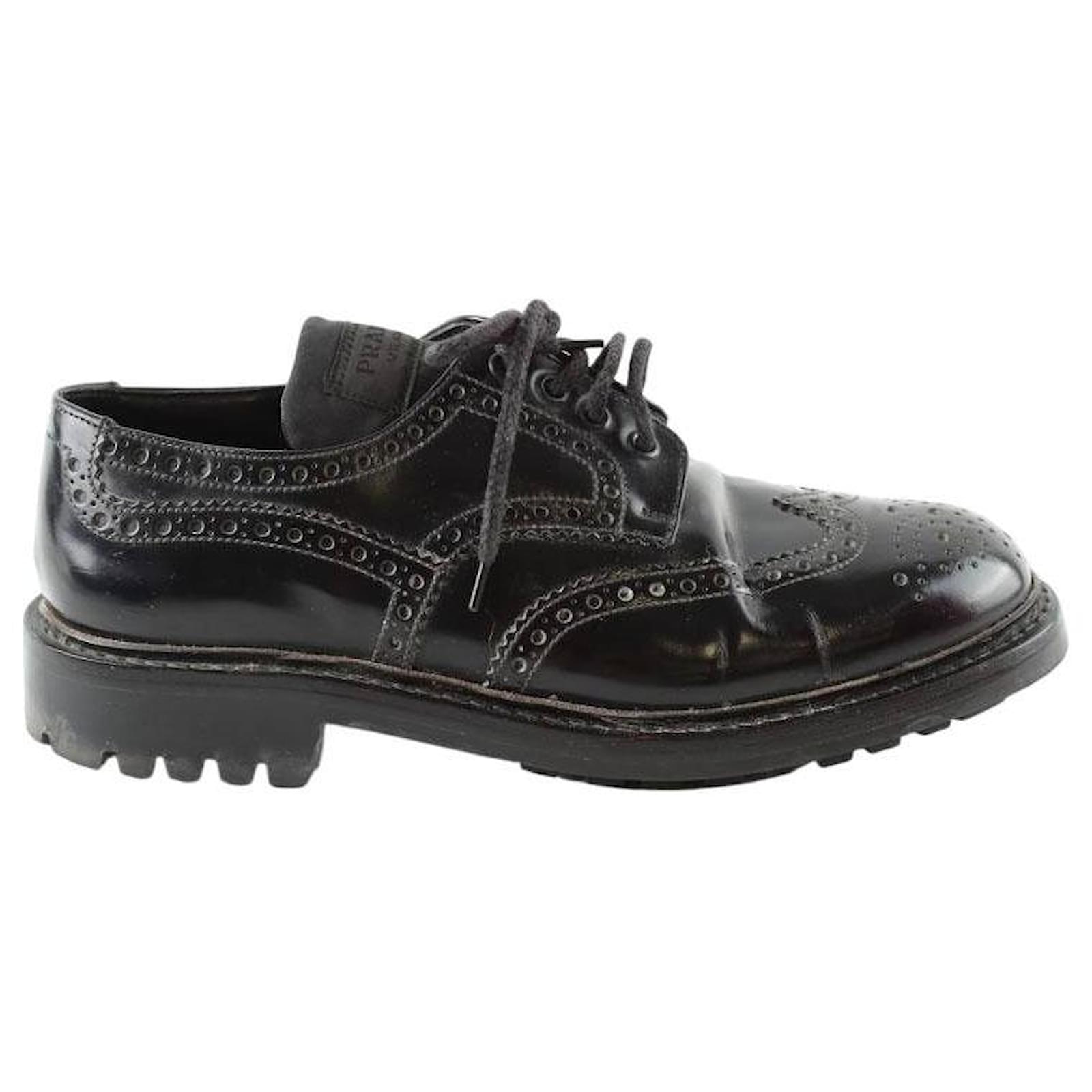 Prada Lace-up leather shoes Black  ref.2226949
