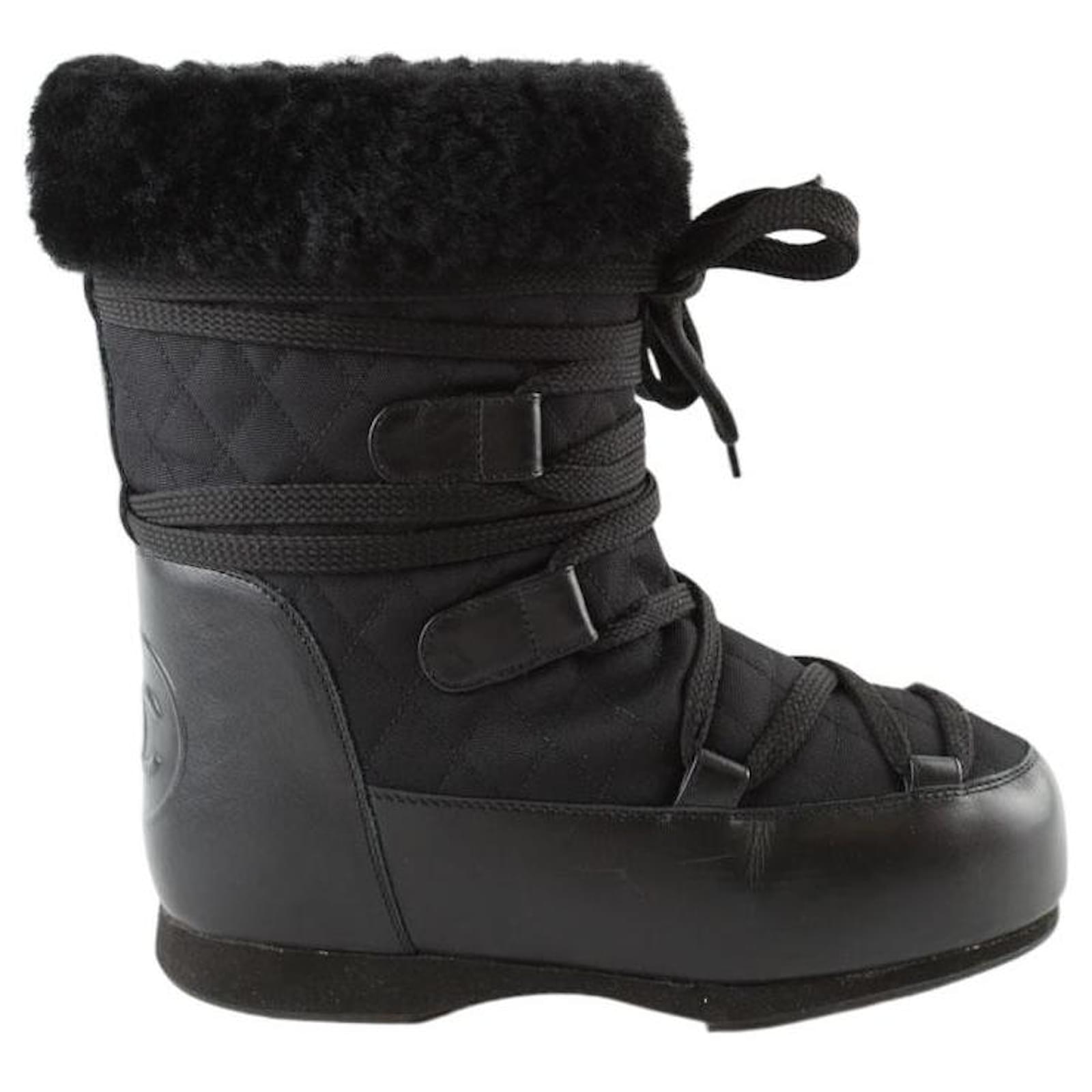 Chanel Fur-lined leather boots Black  ref.2224938
