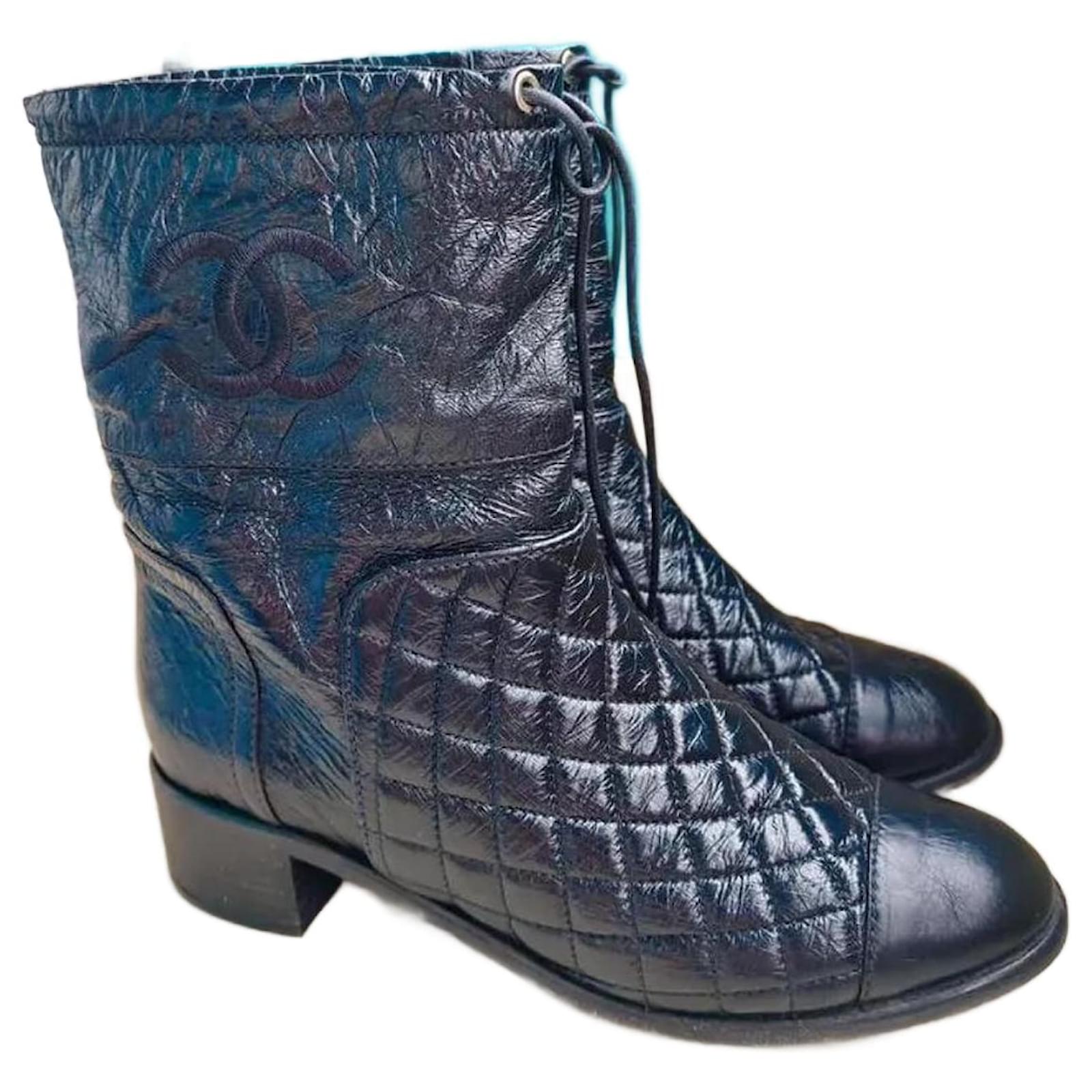 Amazing Chanel Boots Black Leather  ref.2217813