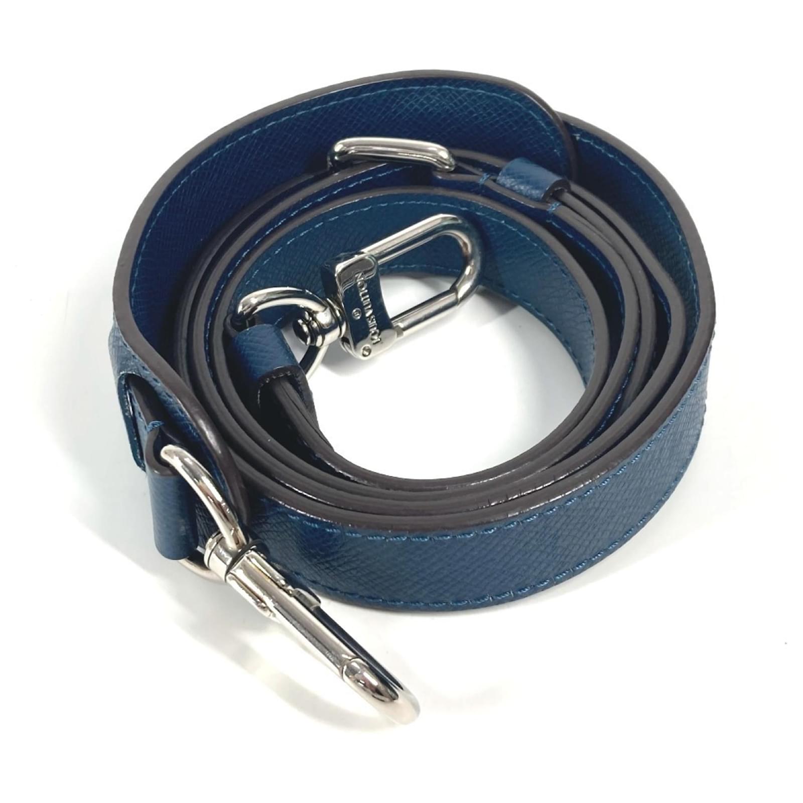 Louis Vuitton Taiga Shoulder Strap Navy blue Leather  ref.2205716