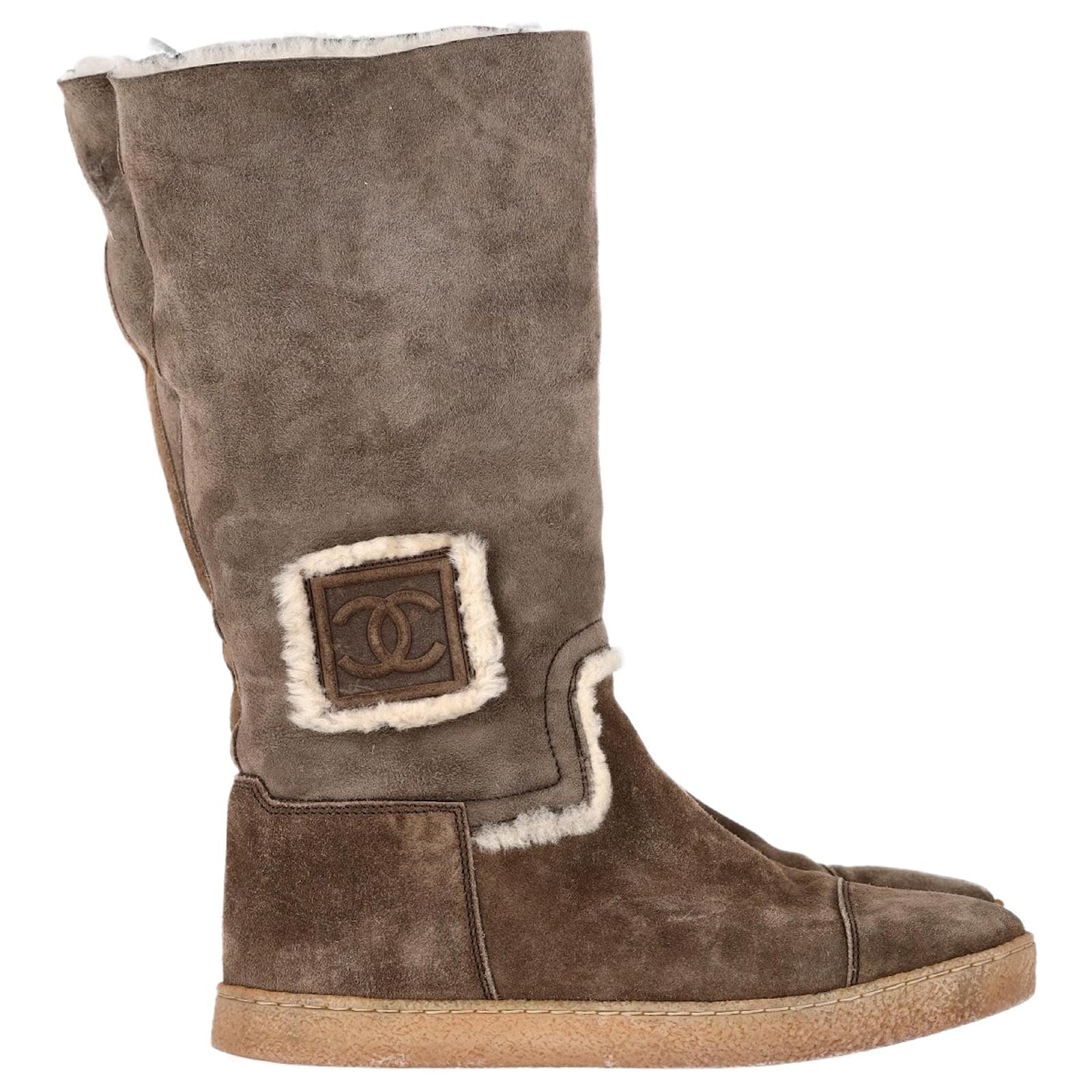  Chanel Fur-Lined Snow Boots in Brown Suede Red  ref.2204849