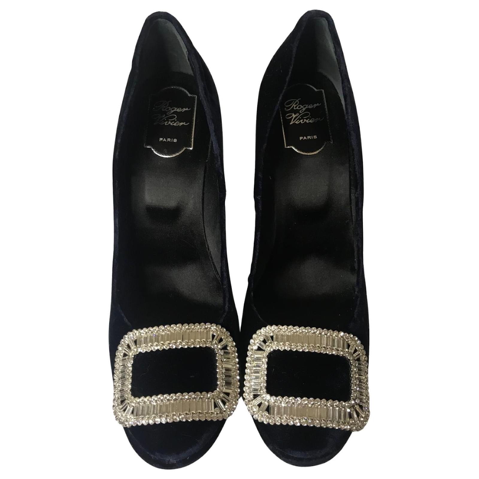 Roger Vivier velvet pumps Navy blue Leather  ref.1029906
