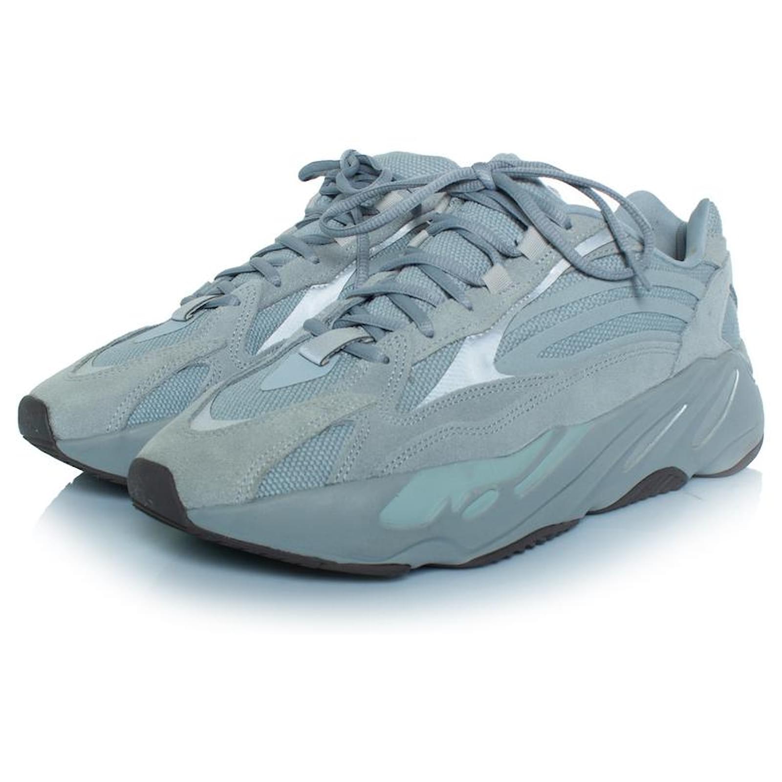 Yeezy, Boost 700 V2 hospital blue Suede  ref.2190871