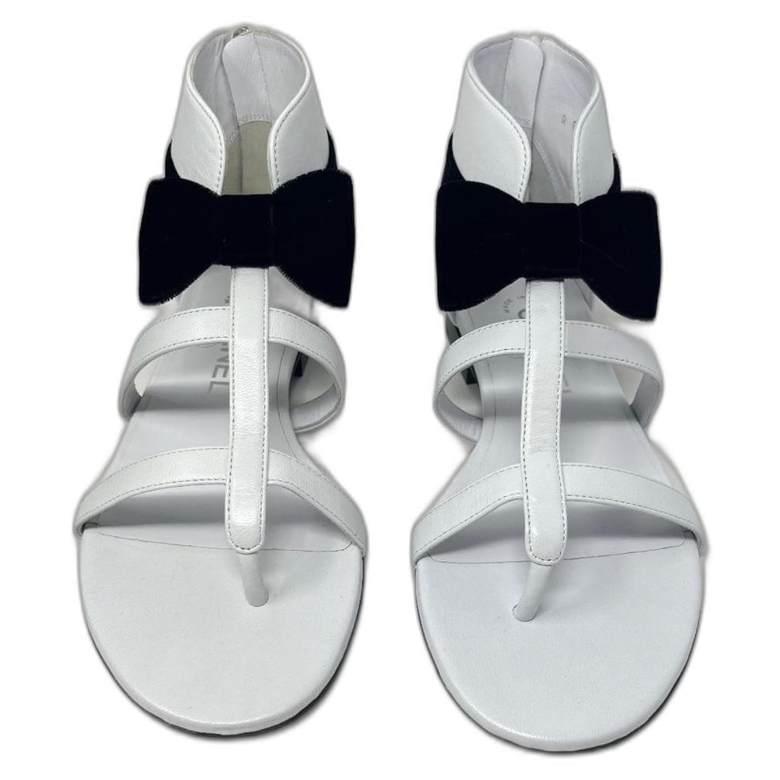 Chanel Flats Black White Leather  ref.2180664