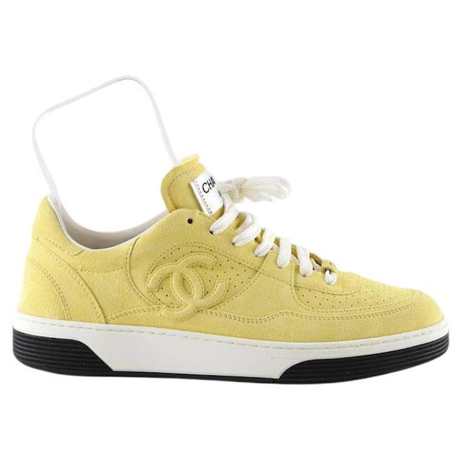 Chanel Suede sneakers Yellow Deerskin  ref.2068335