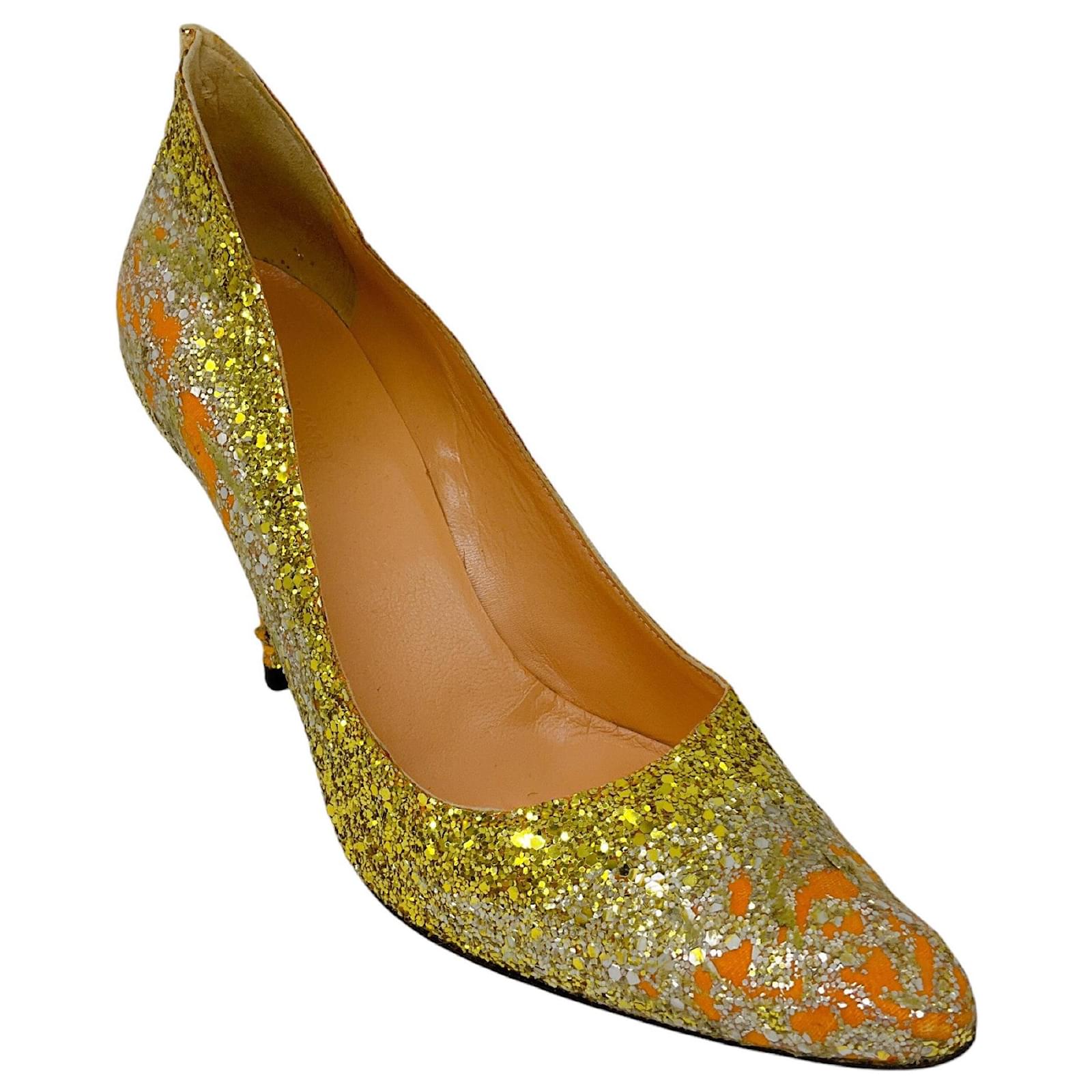 Maison Martin Margiela Maison Margiela Gold Metallic Distressed Glitter Pumps Golden  ref.1582547