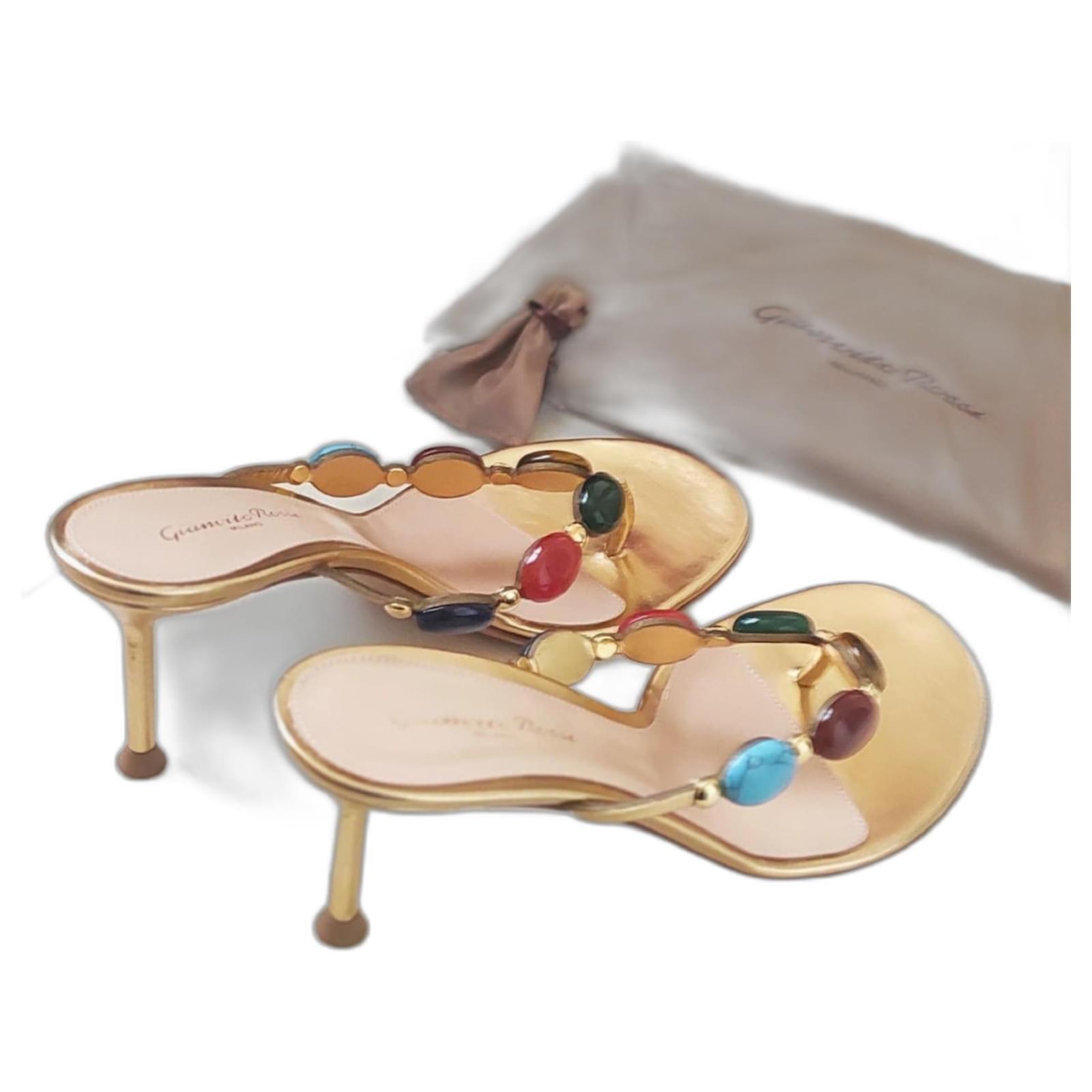 Gianvito Rossi Shanti Thong Golden Leather  ref.2151918
