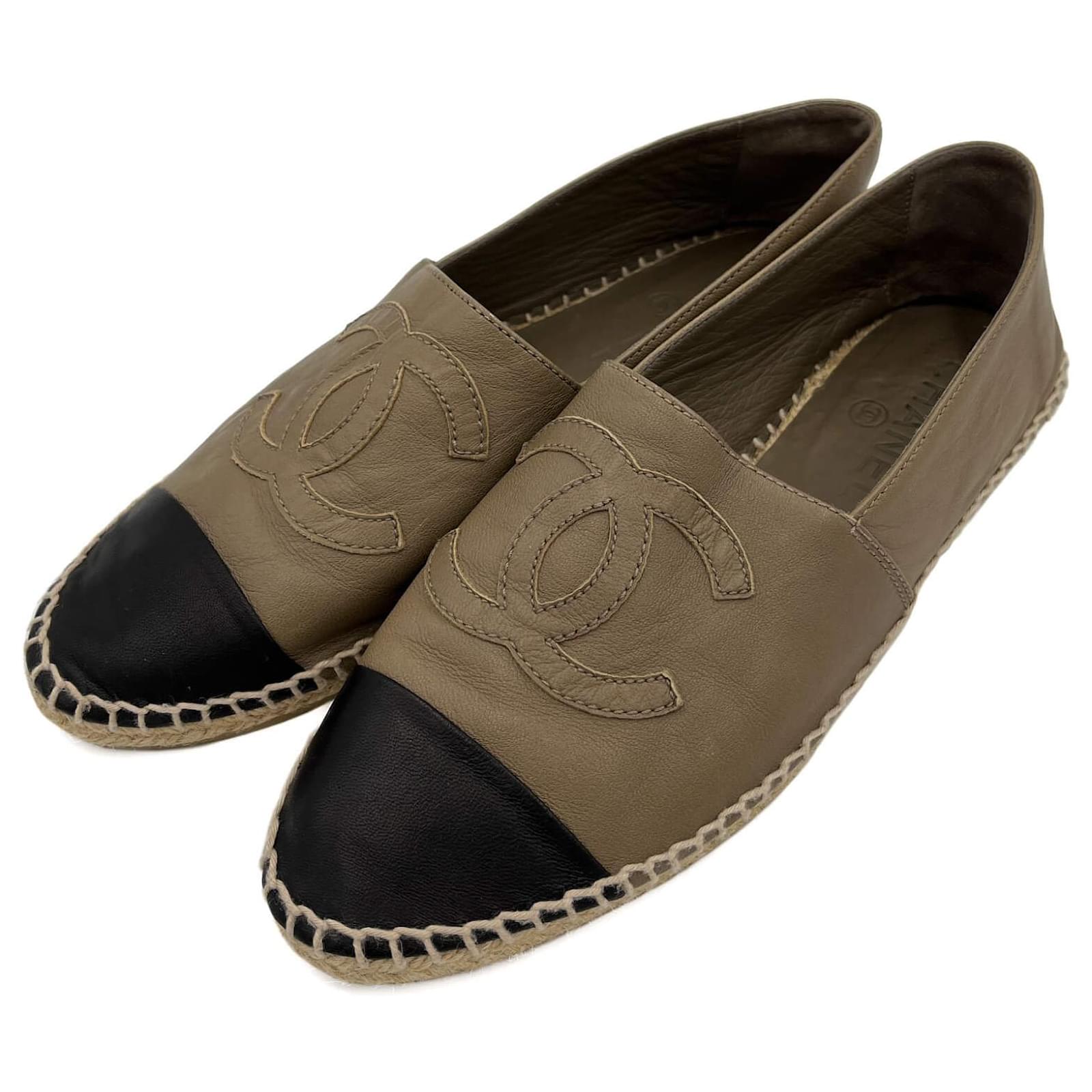 Timeless Chanel Cap-Toe Flap Leather Flat Shoes 40 Beige  ref.2156142