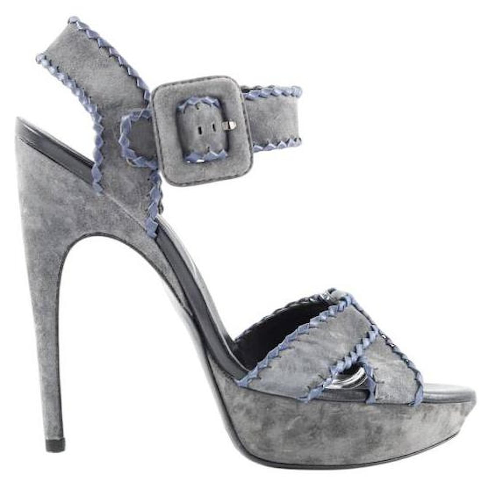 Roger Vivier Leather heels Grey  ref.2141483