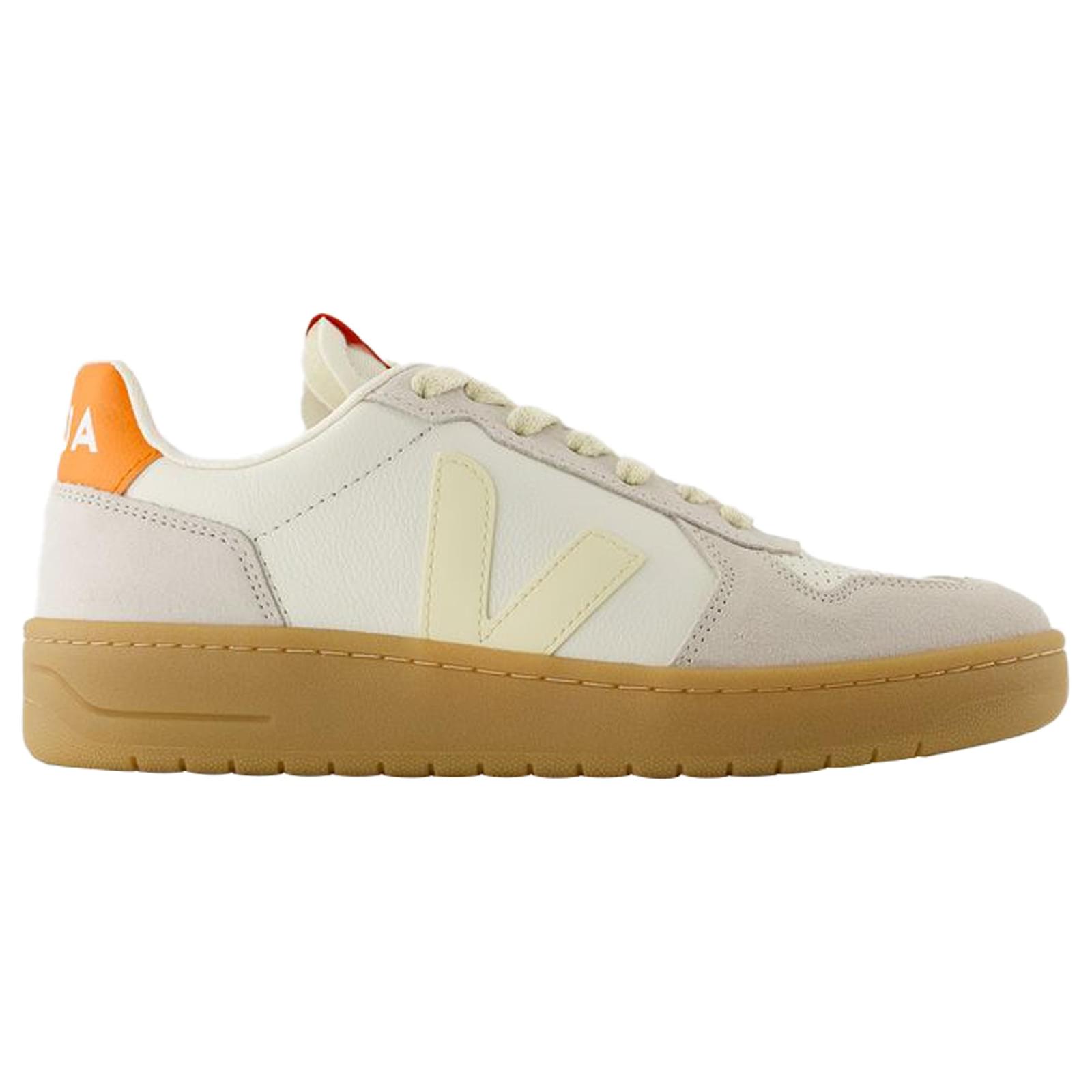 V 82 Sneakers - Veja - Leather - White Pony-style calfskin  ref.2119573